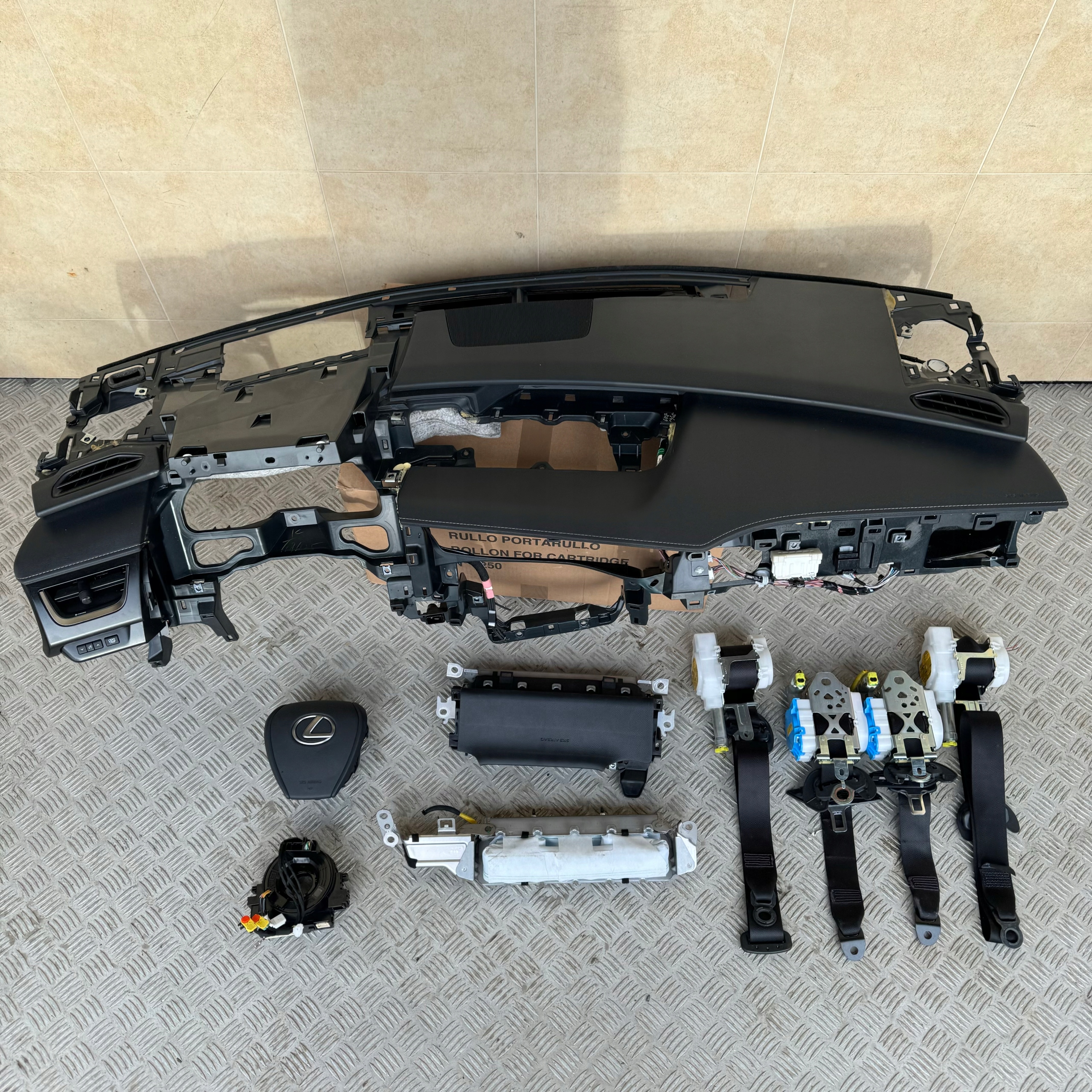dashboard complete airbag console tension belts cockpit LEXUS UX 2021 ROK