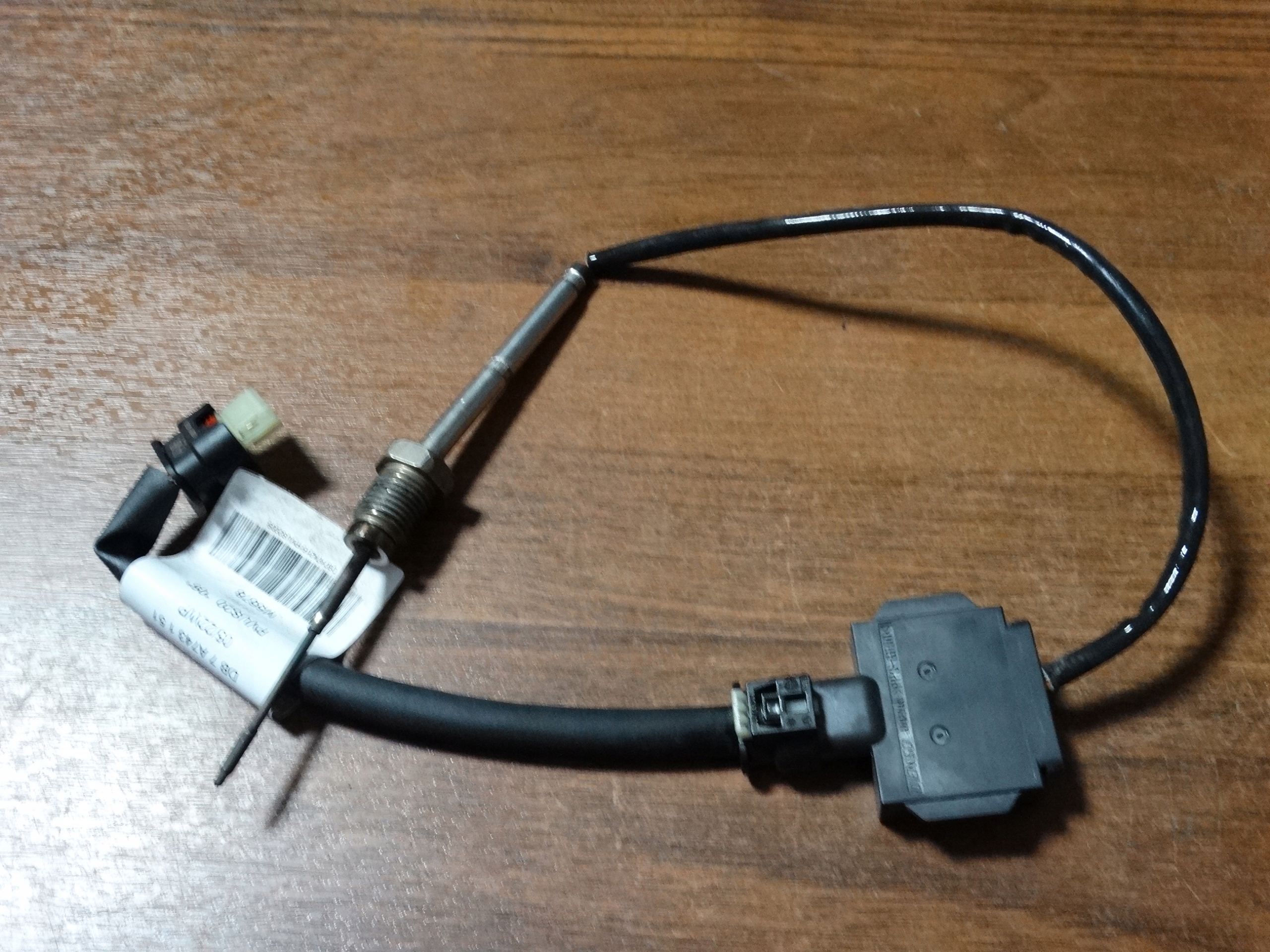 IDEALNY SENSOR TEMPERATURY GASE MERCEDES W205 1