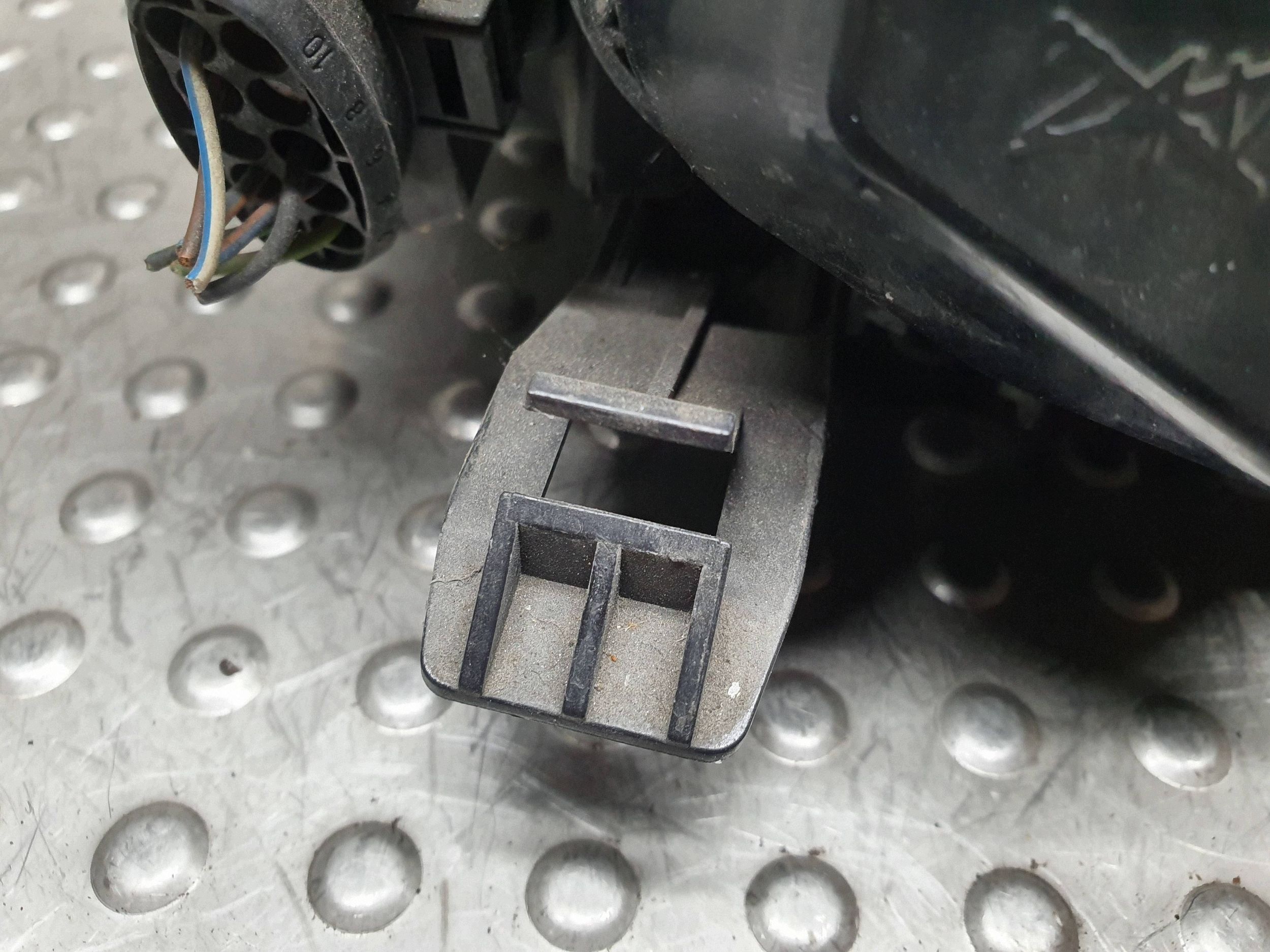 light REFLEKTOR left front 4M51-13W030-AD FORD FOCUS MK2 EUROPA 04
