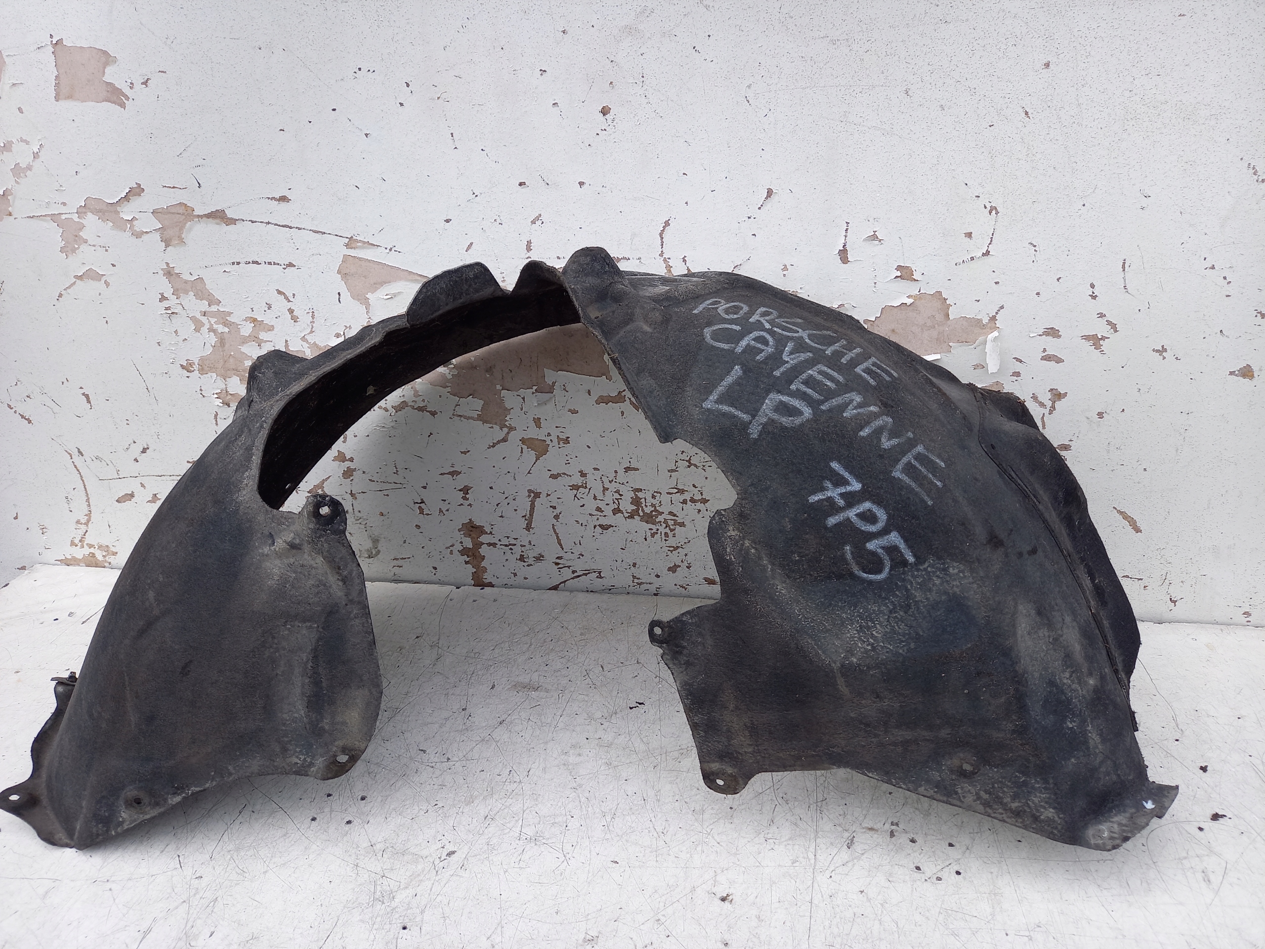 Nadkole lewy przód Porsche Cayenne 7P5