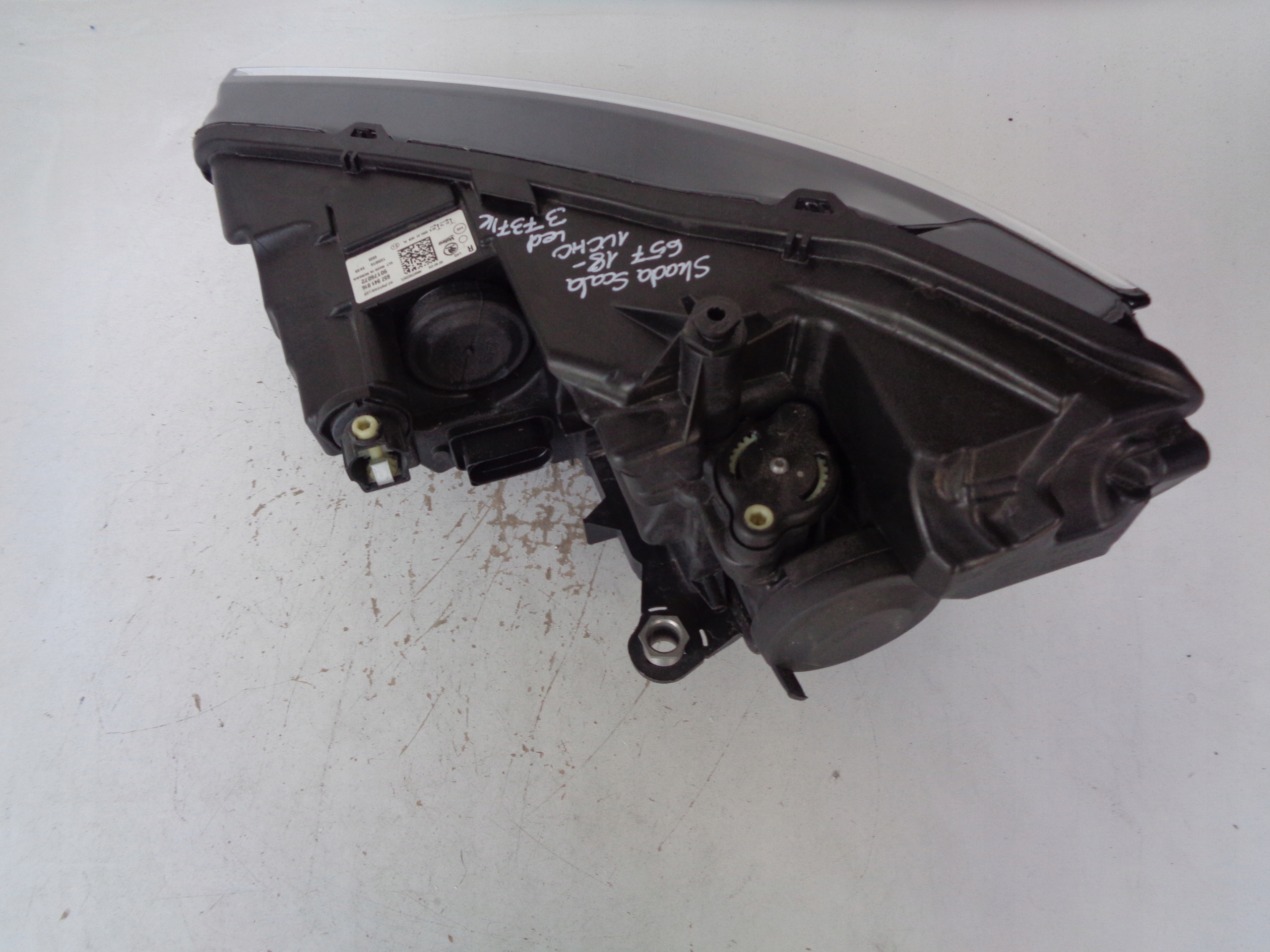 light right REFLEKTOR SKODA SCALA 657 18- LED