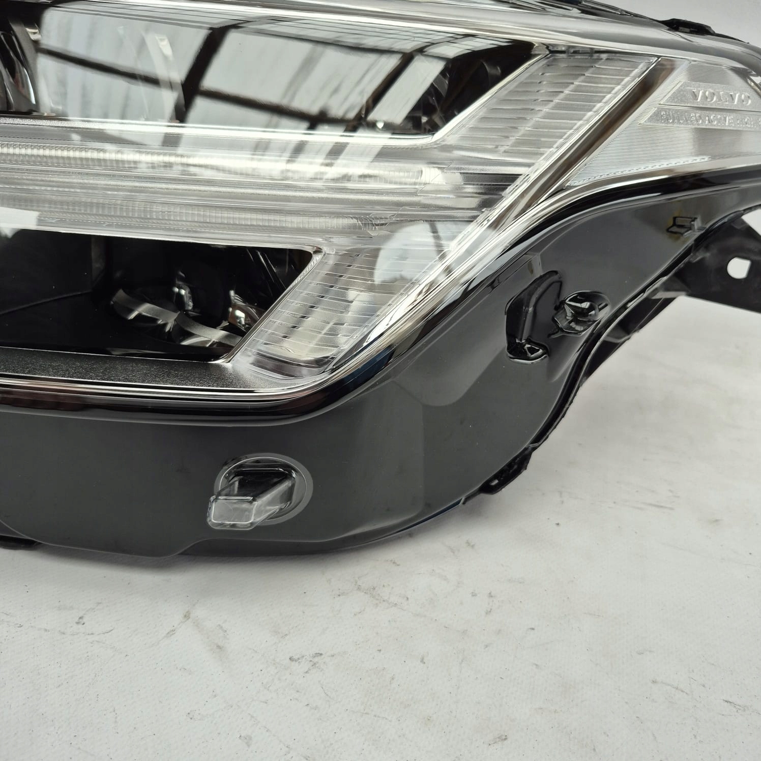 VOLVO XC90 II LIFT 19- light left front front FULL LED 32228296