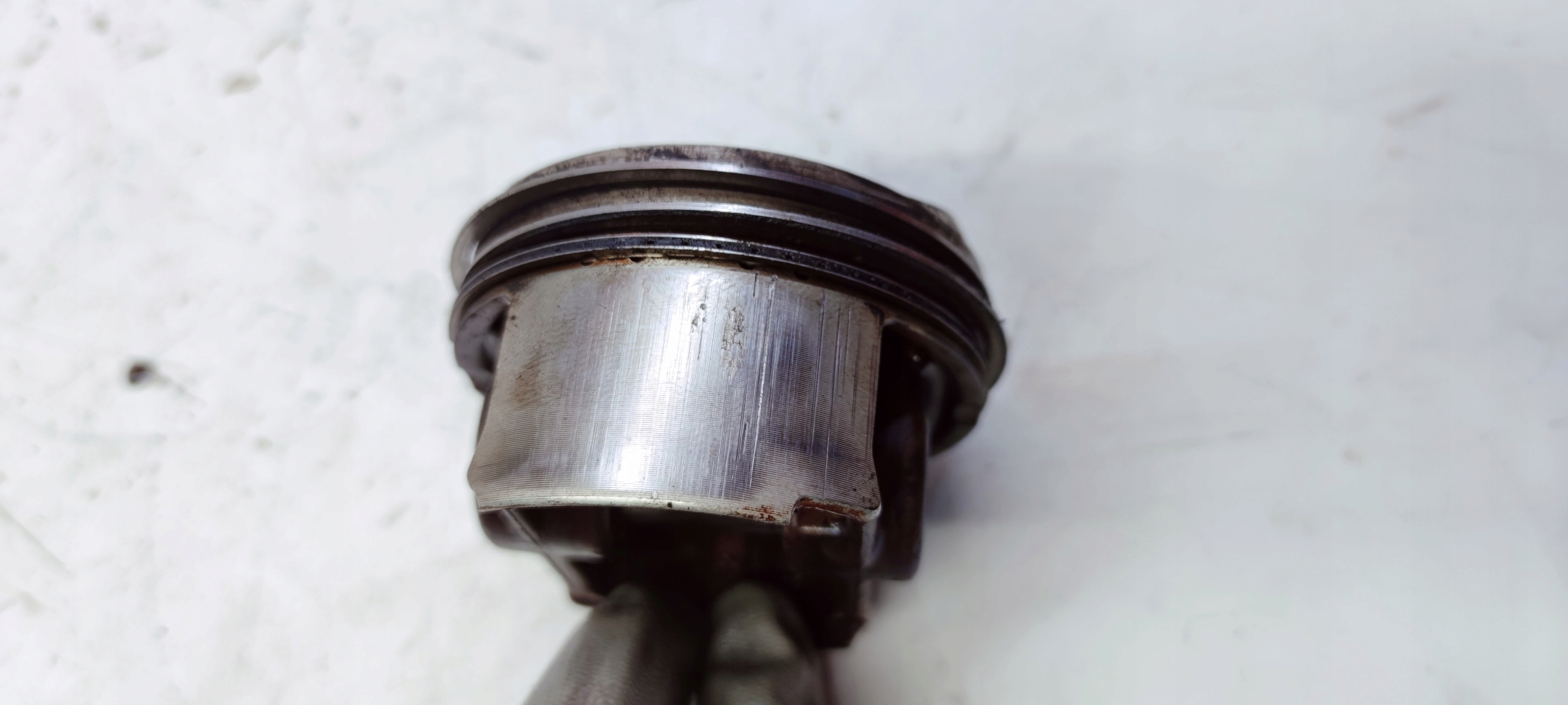 piston left AUDI 3.0TFSI CAJ 84L111 *1*