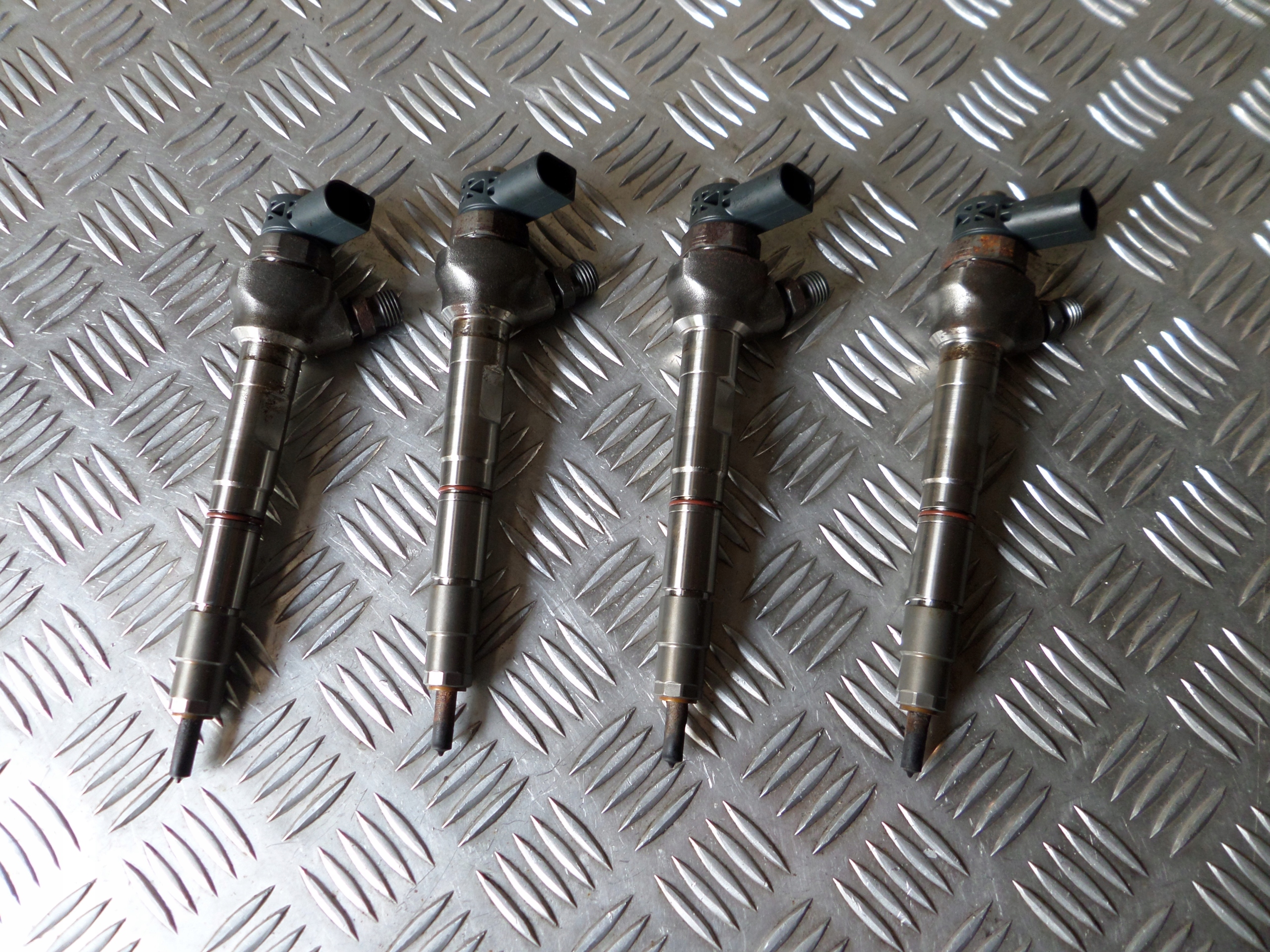 WTRYSKIWACZE 04L130277AC 2.0 TDI VW AUDI SKODA