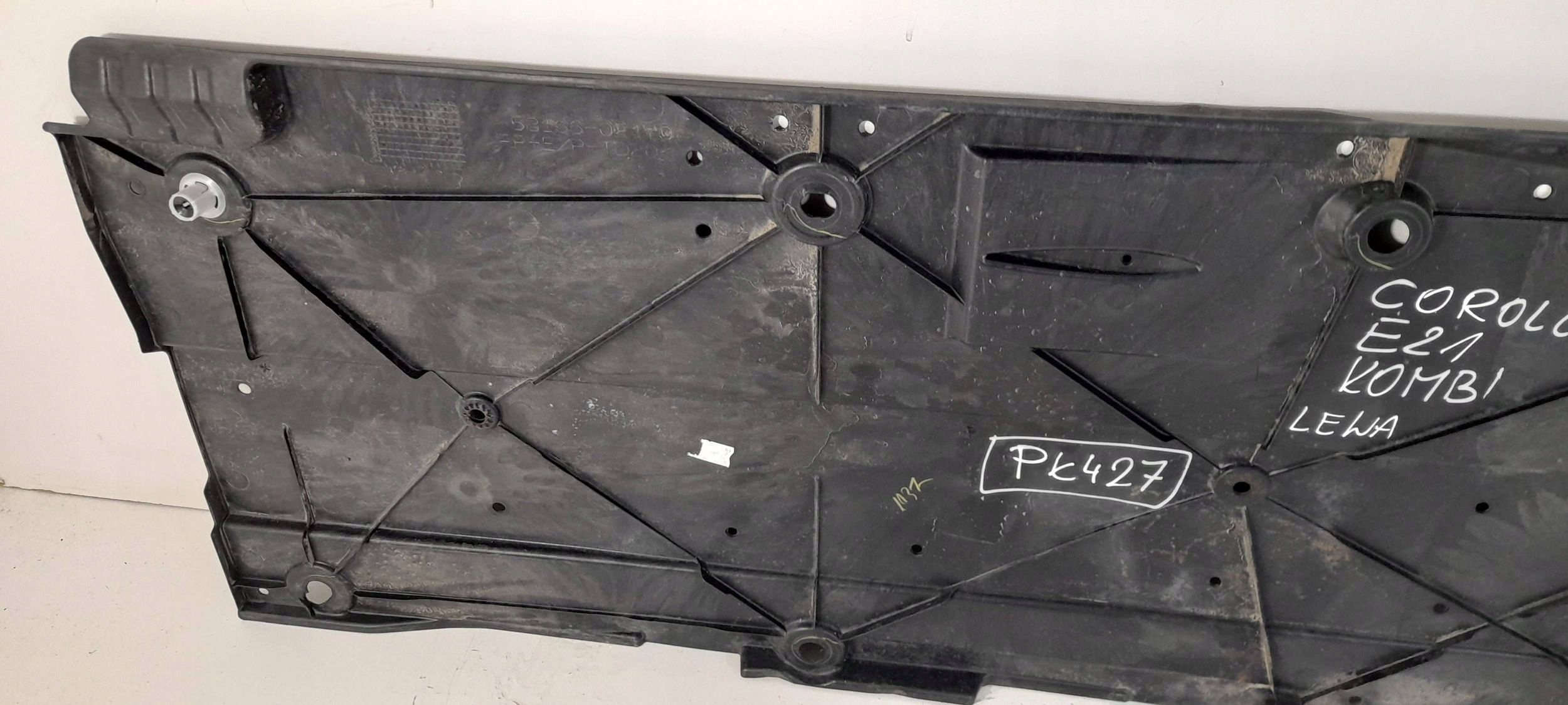 Toyota Corolla E21 Kombi cover chassis left 5816602170 (PL427)