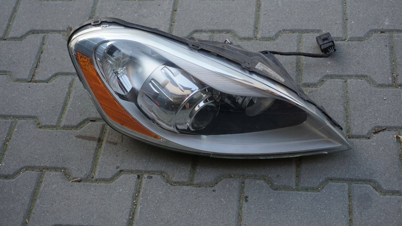 VOLVO XC60 - light XENON right front EUROPA