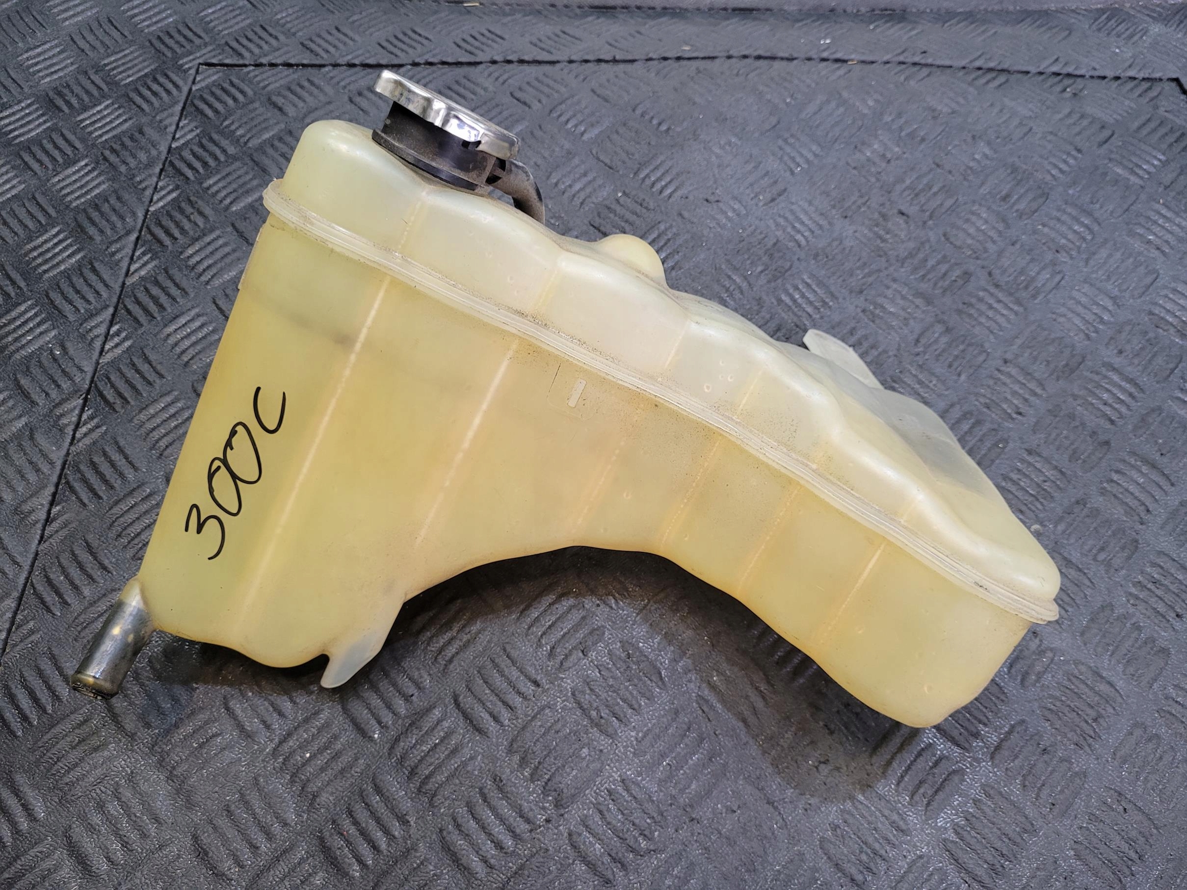 water tank 68237637AA CHRYSLER 300C