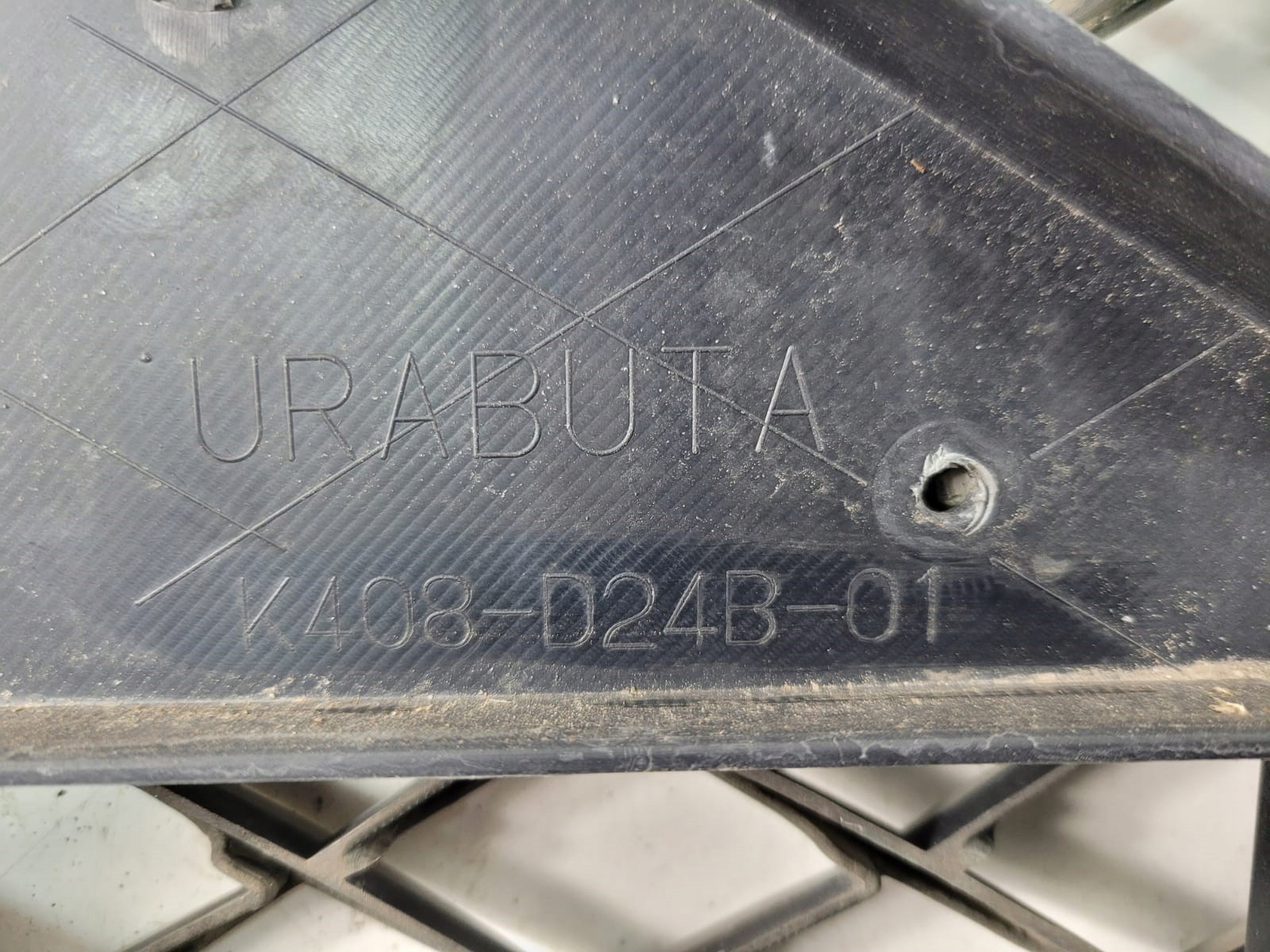 Daihatsu TREVIS решетка радиатора