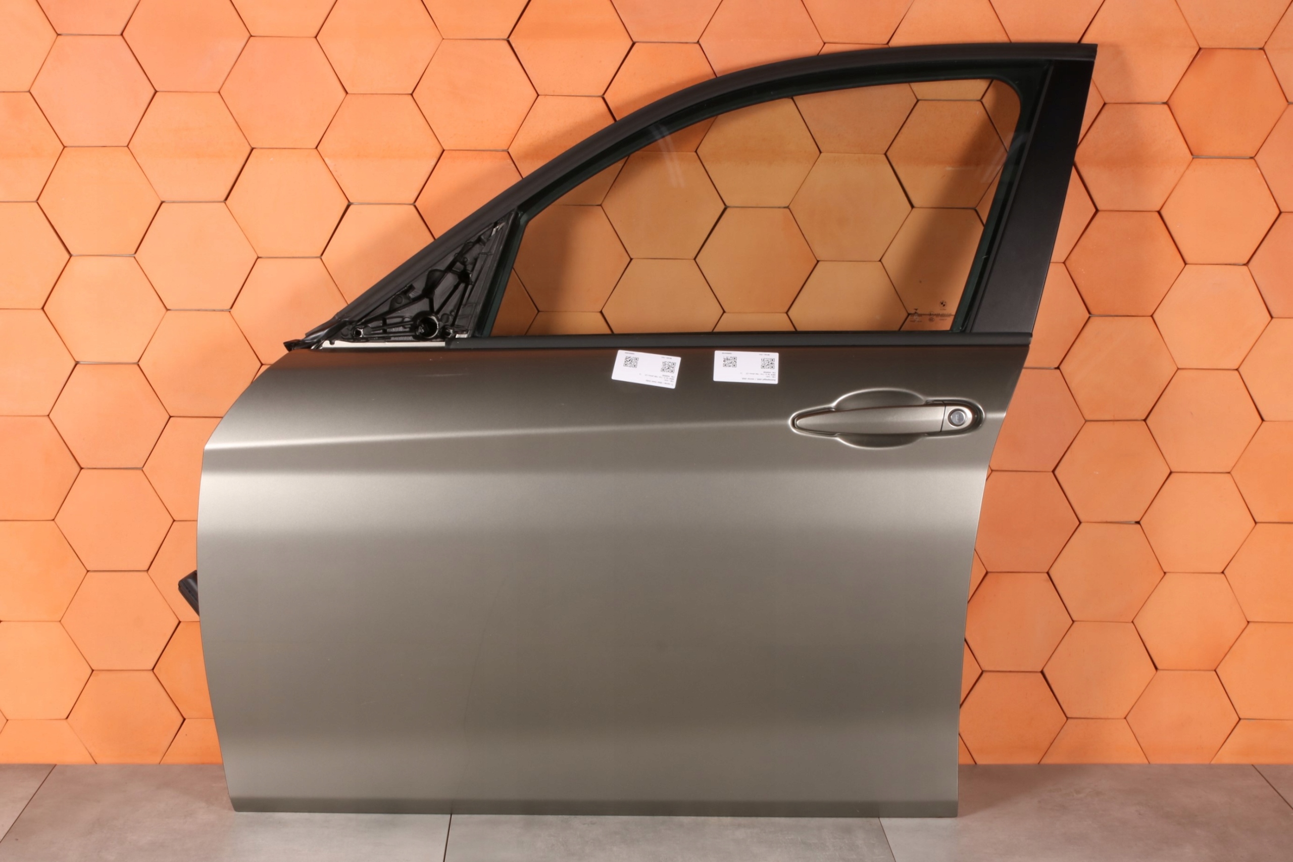 BMW 1' F20 door left front window complete C08 PLATIN SILBER METALLIC