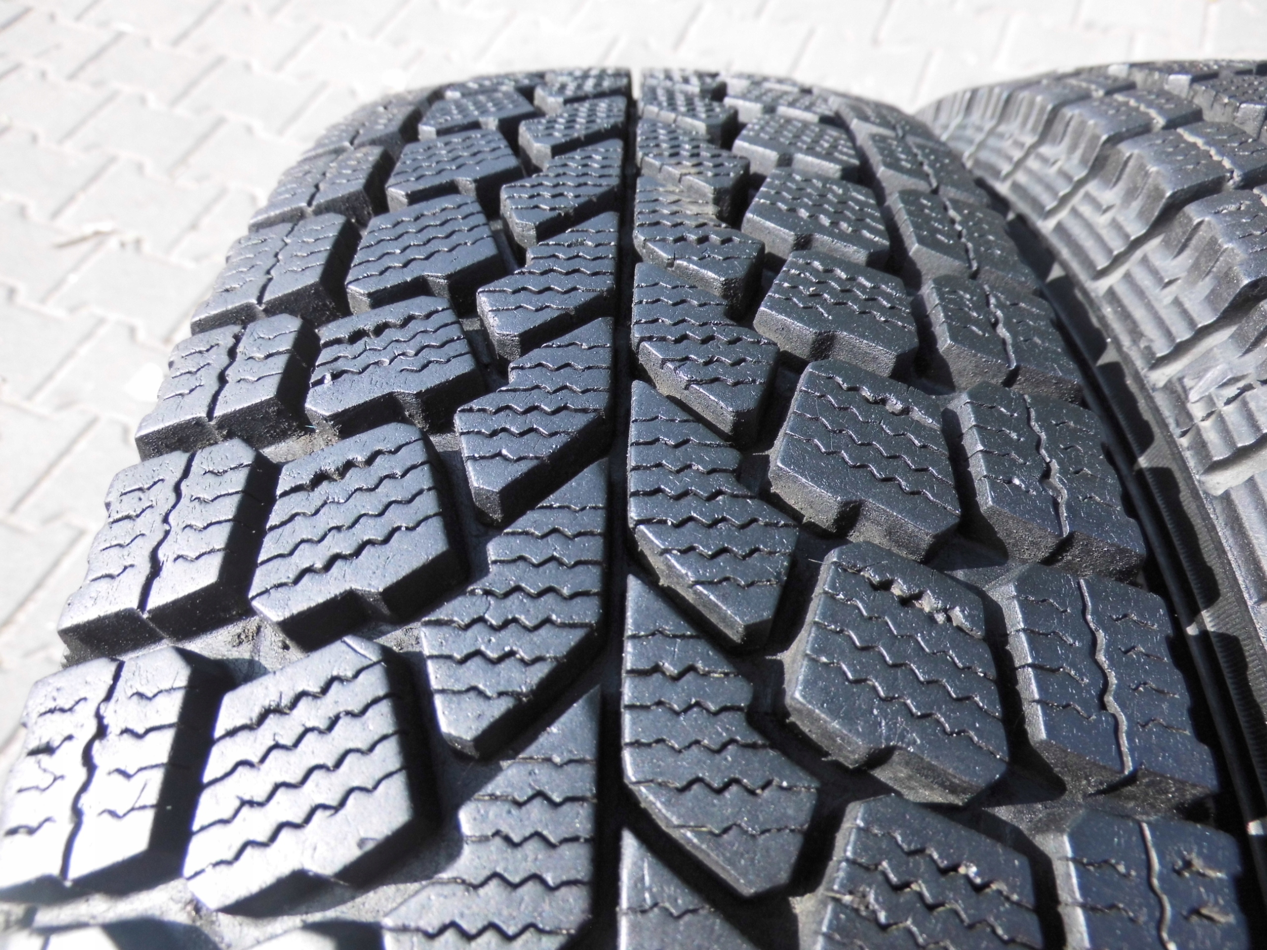 OPONY FALKEN LANDAIR/SL 175/80 16'' 91Q ZIMA Kod producenta 11111111