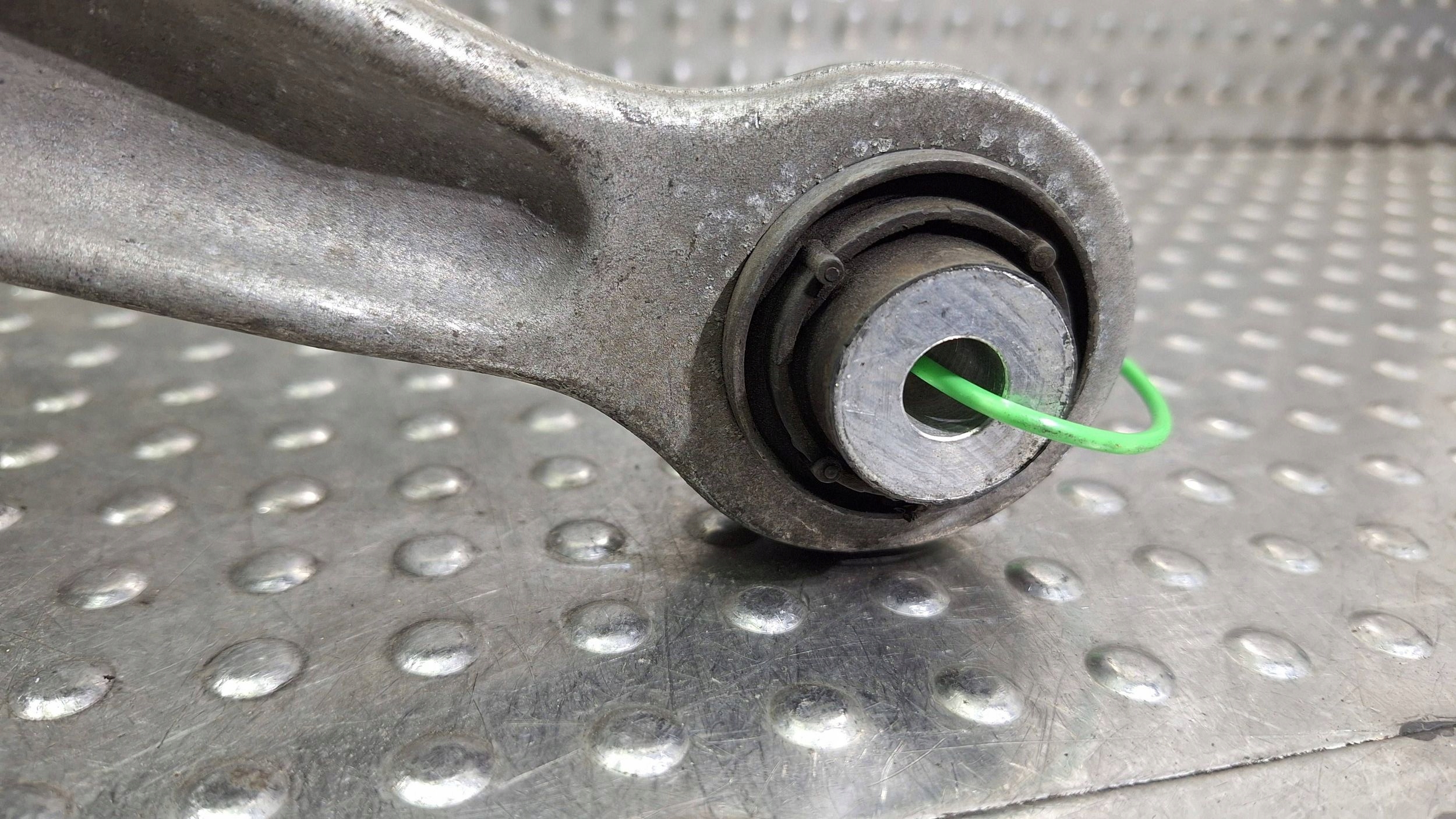 rameno pravý záď 6768790 BMW E60 E61 E63 E64