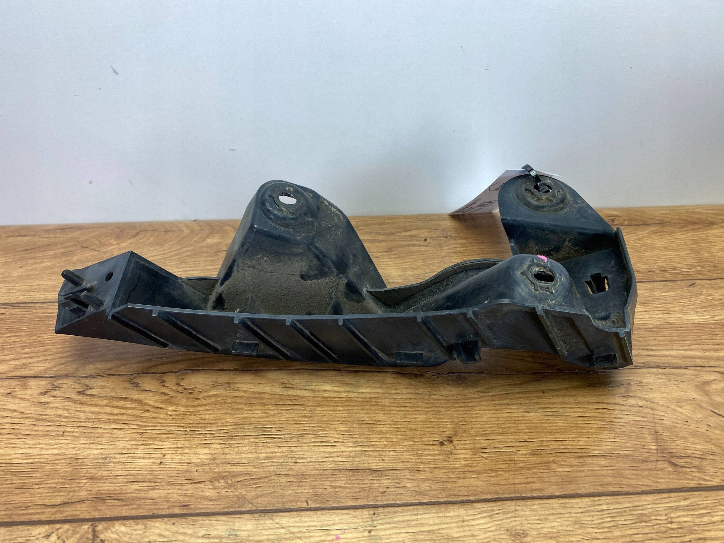 bumper bracket of the rear left Dodge Charger 2015+