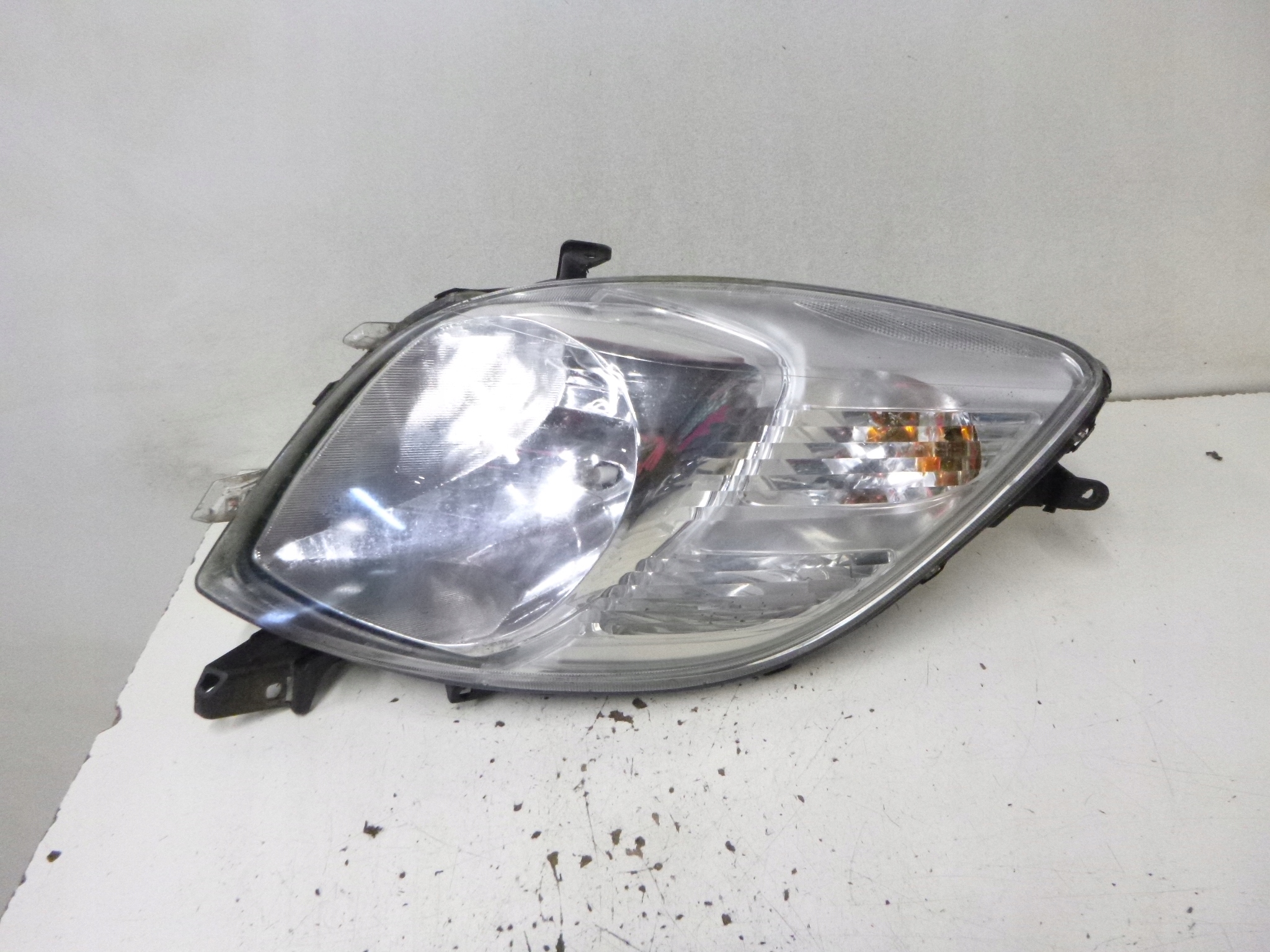 light right front Toyota Yaris II 2007r.