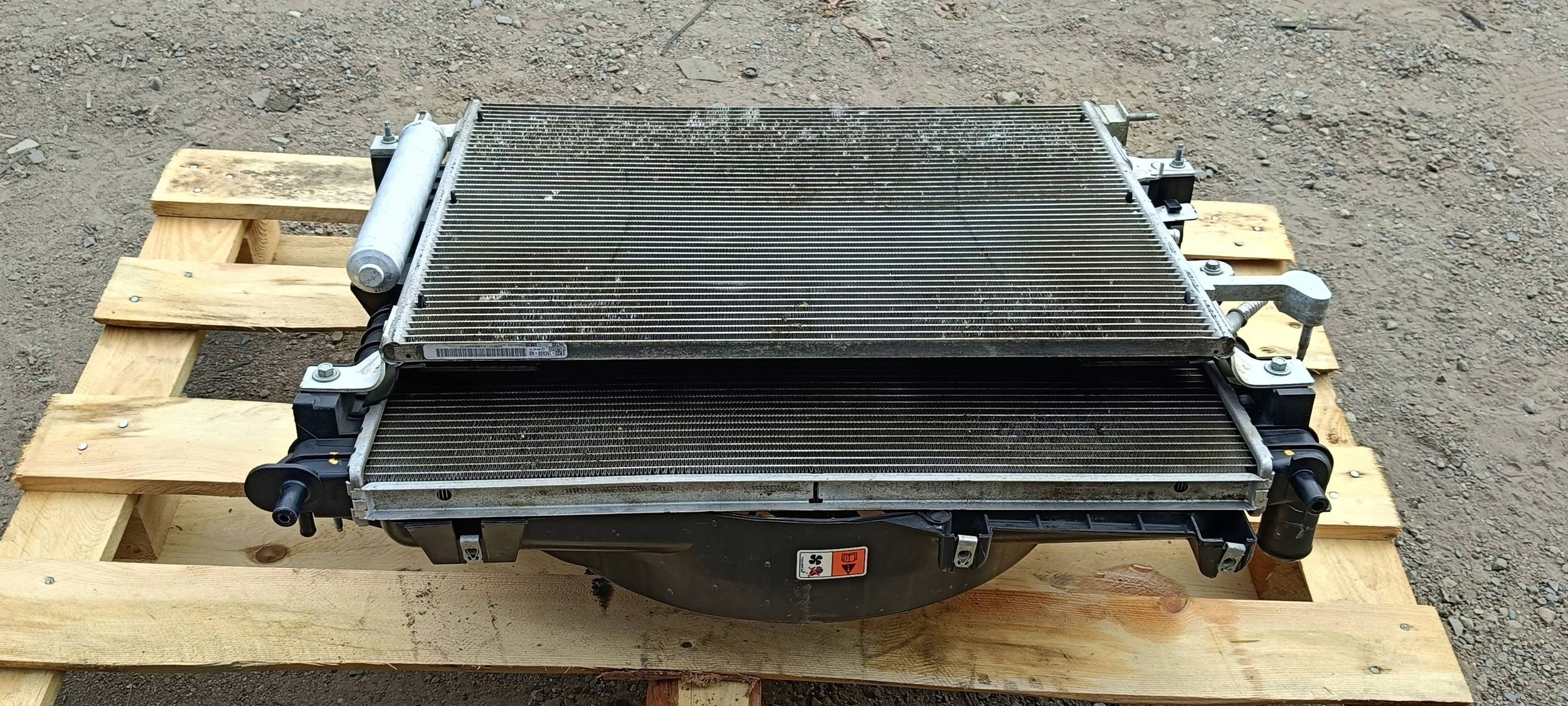 chladiče chladič ventilátor komplet Ford Mustang 5.0 3.7 2011-2014