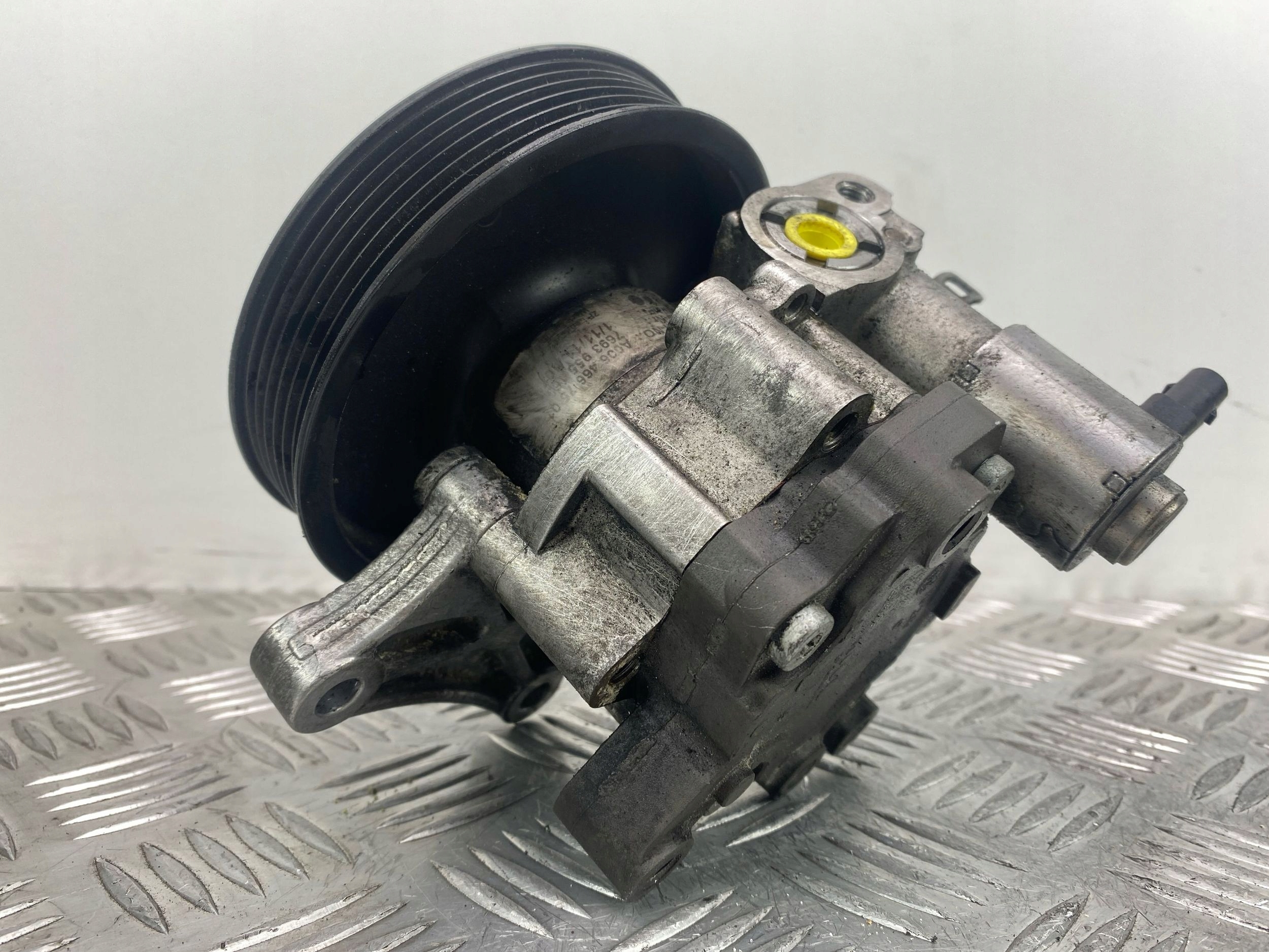 Mercedes C200 CGI S204 servo pump A0064667501 1.8 M271