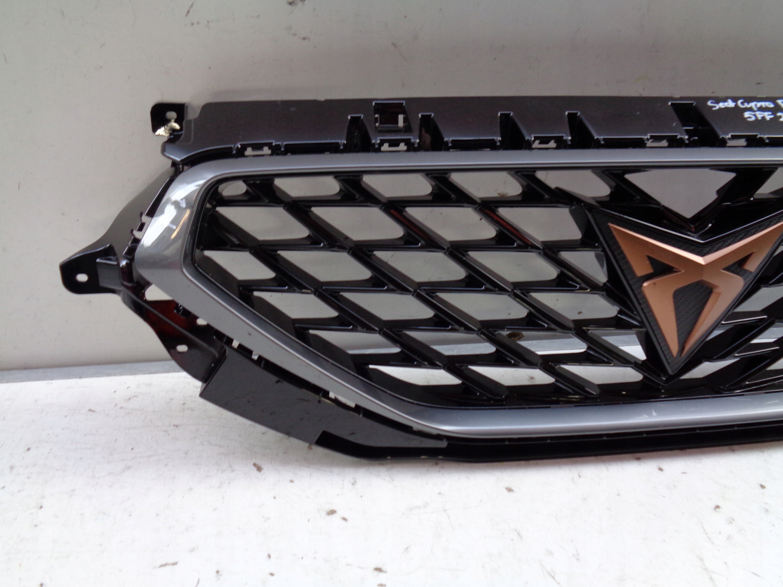 GRIGLIA SEAT CUPRA FORMENTOR 5FF 20