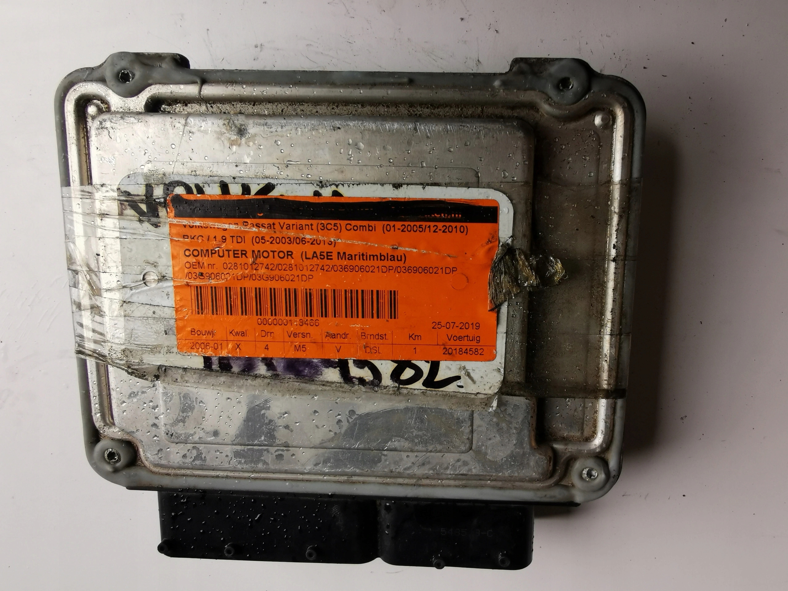 VW PASSAT 1.9TDI 0281012742 03G906021DP Computer E