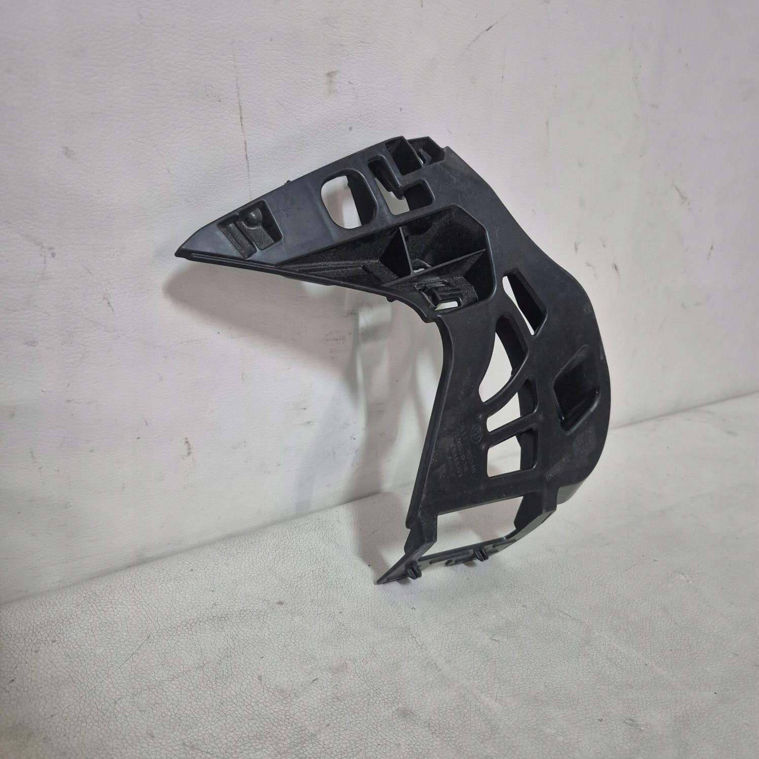 BMW 5 G30 G31 17r. -> bumper bracket right front front 51117385348