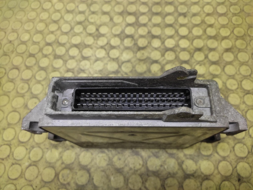 PEUGEOT 206 unité de commande électronique uce moteur 9639907880