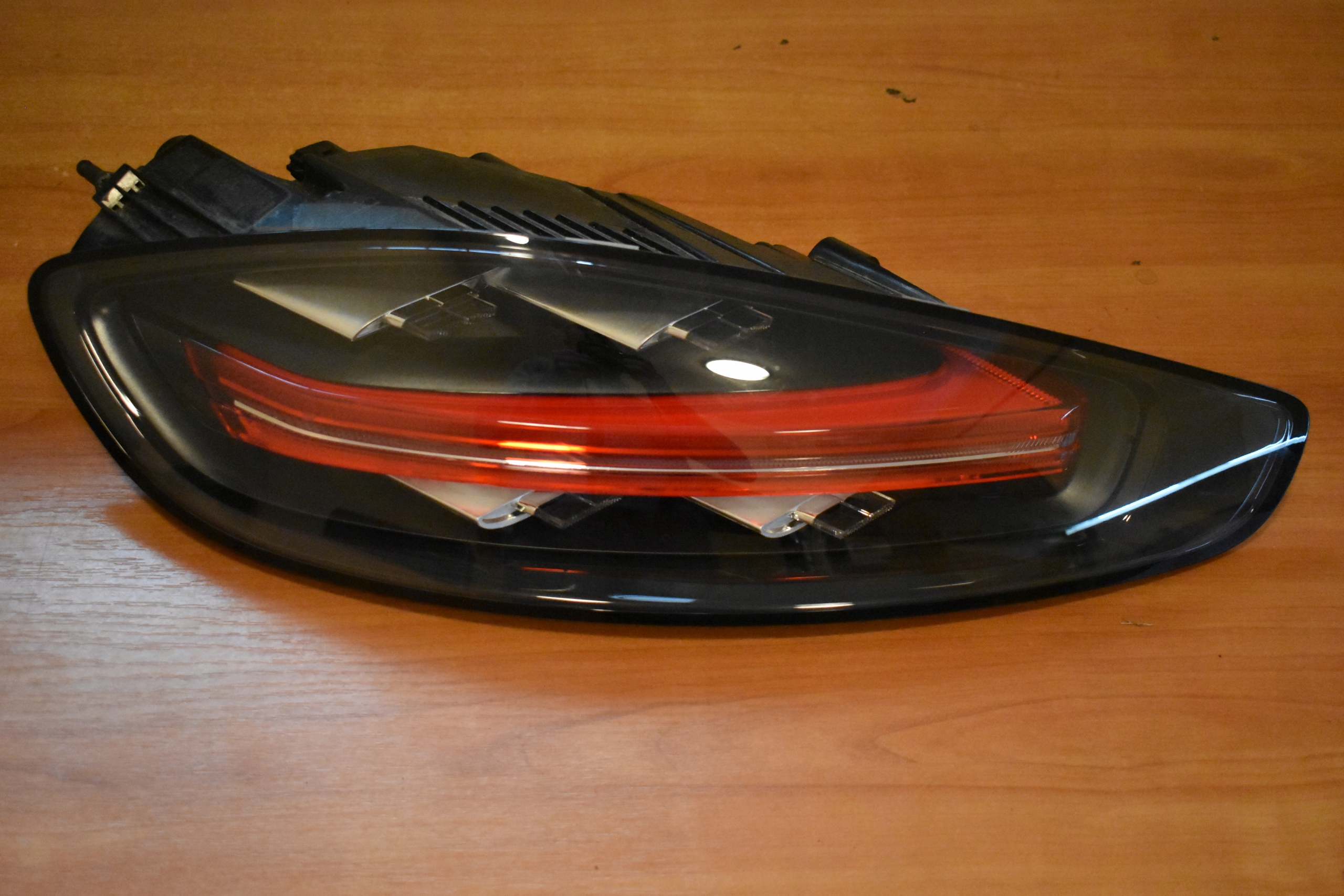 IDEALNA light rear part rear left PORSCHE 982 718 USA 1