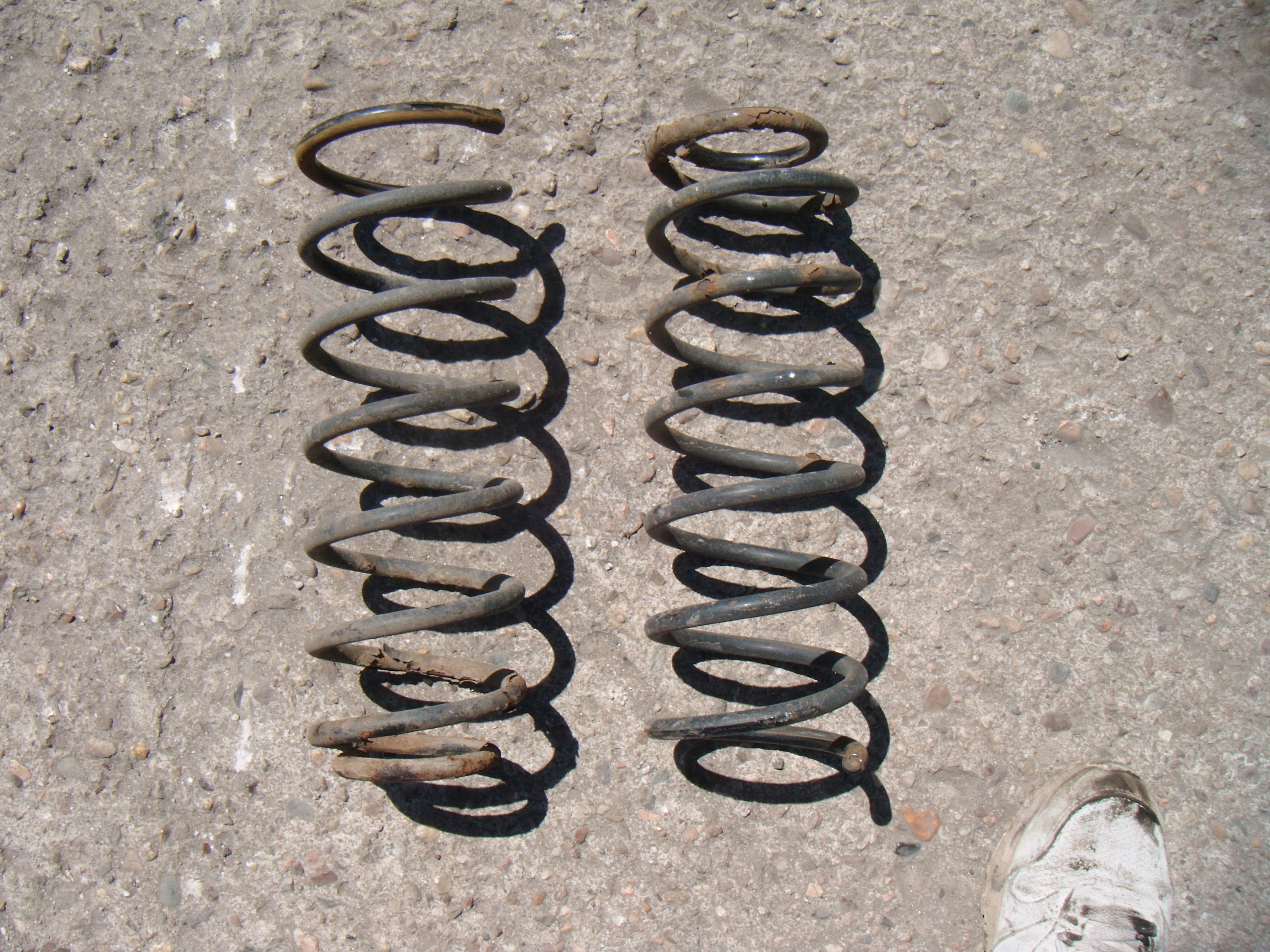 CHEVROLET AVEO I HB 2003 - 2007 1.2 8V SPRĘŻYNY TYLNE TYŁ KOMPLET