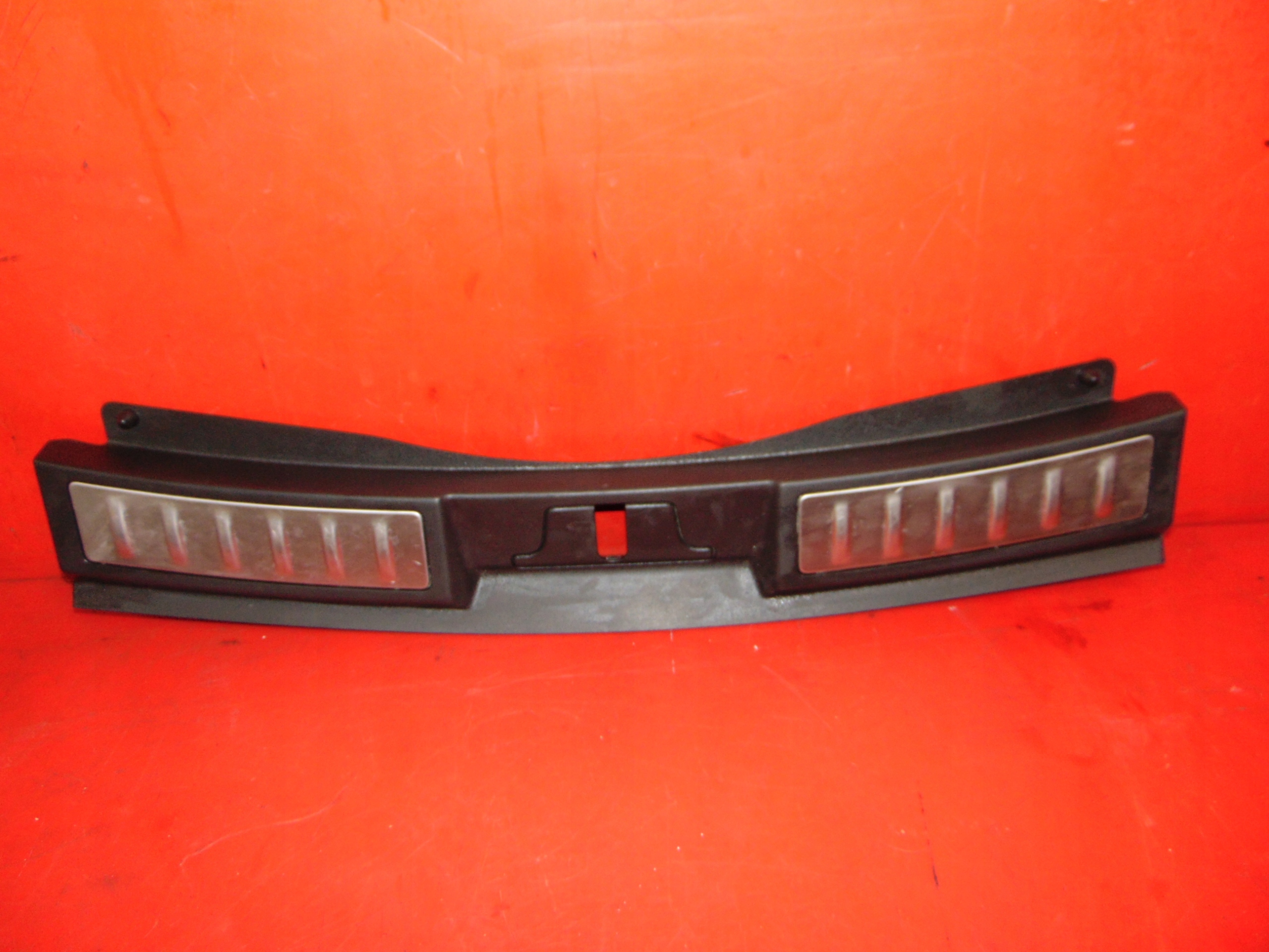 RANGE ROVER Evoque II L551 OSŁONA NAKŁADK PASA TYŁ