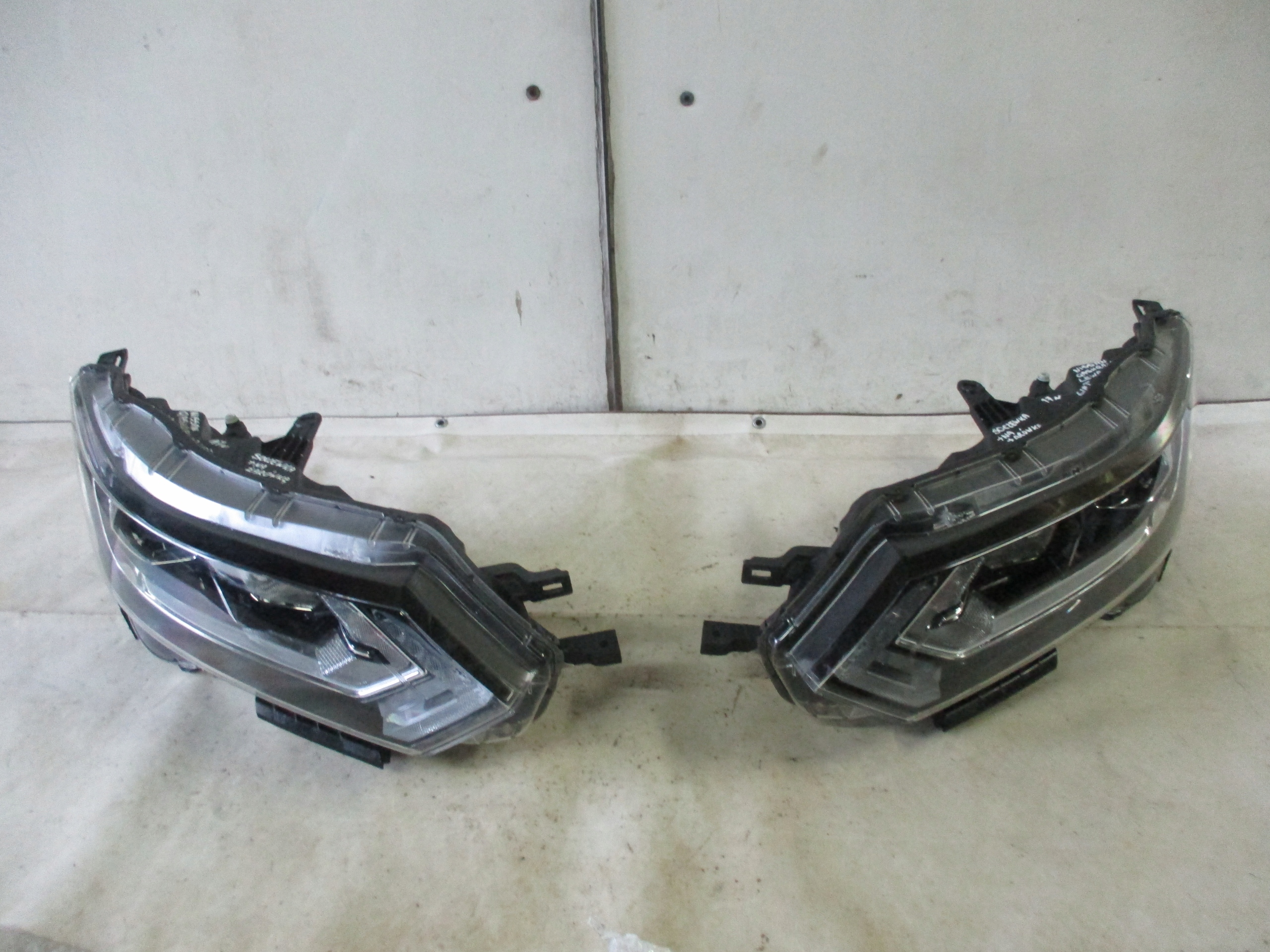 light right front front Nissan Qashqai II 2 lift 17r- 100-19009