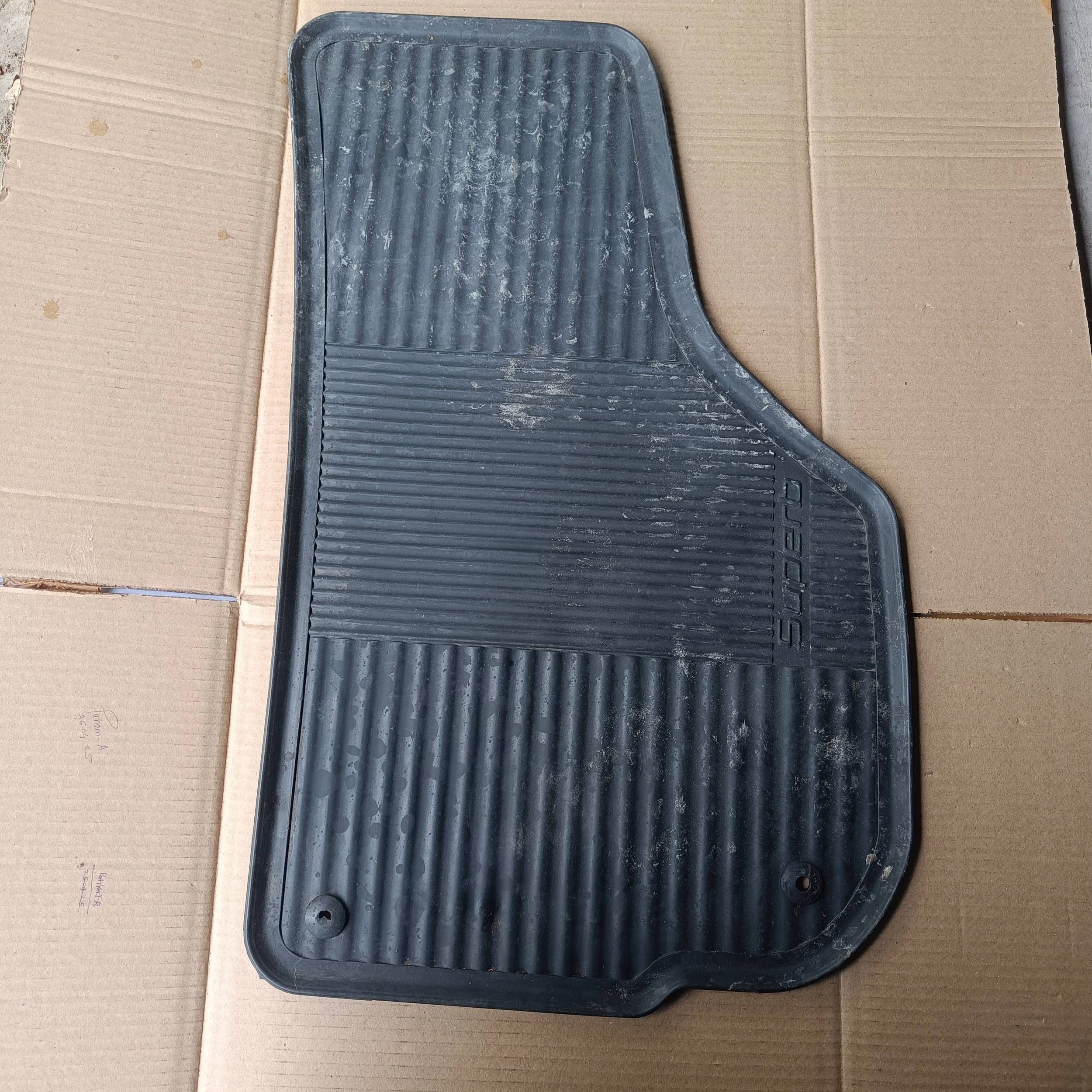 Skoda Superb B6 (3T) 2011 front side right mat rubber original