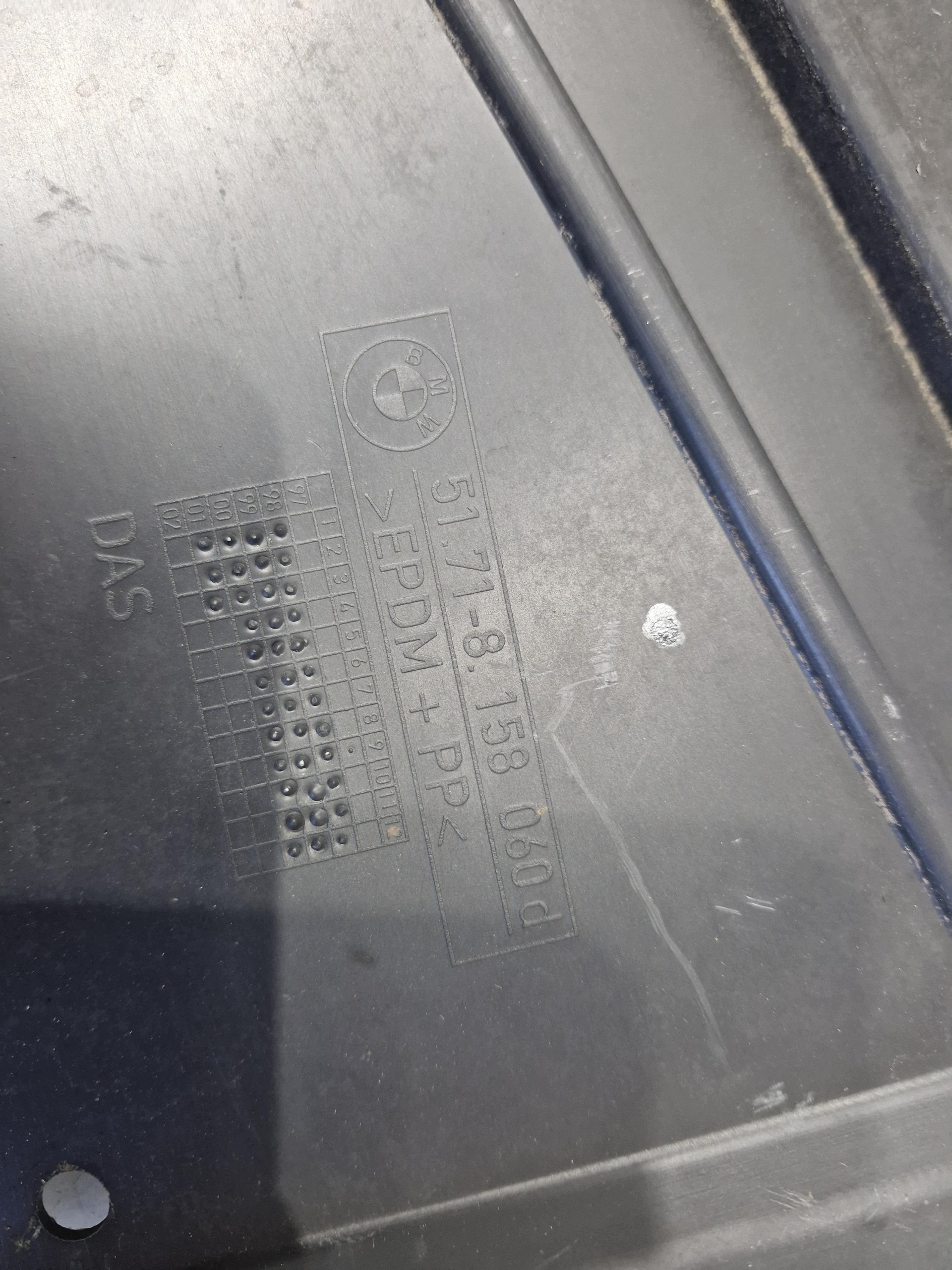 8158060 BMW E39 blende abdeckung abdeckung unterfahrschutz untere rechts