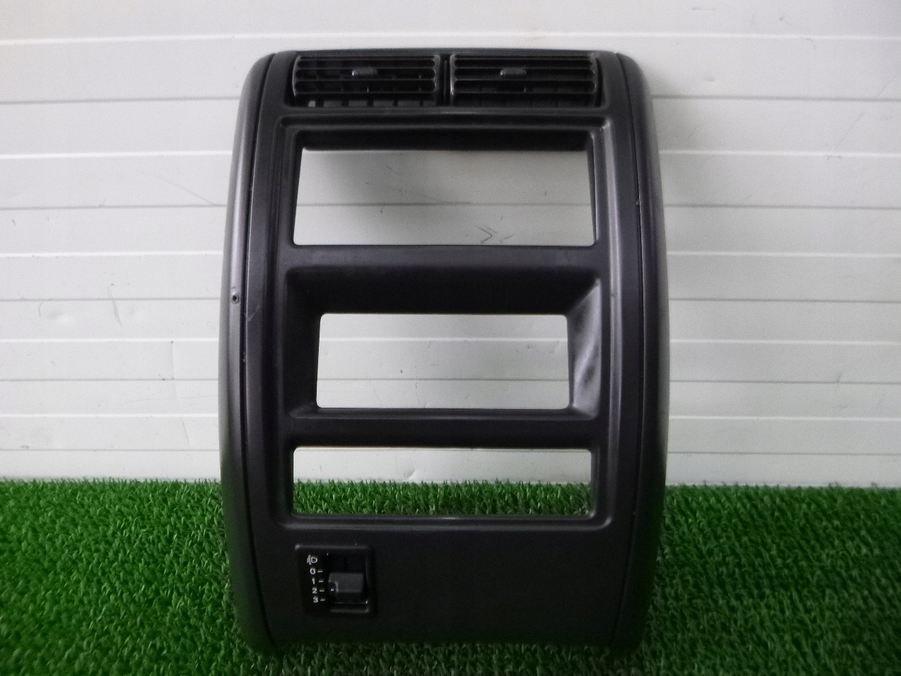 JEEP XJ 97-01 ЦЕНТРАЛЬНА РАМКА КОНСОЛІ ВЕНТИЛЯЦІЙНА РЕШІТКА