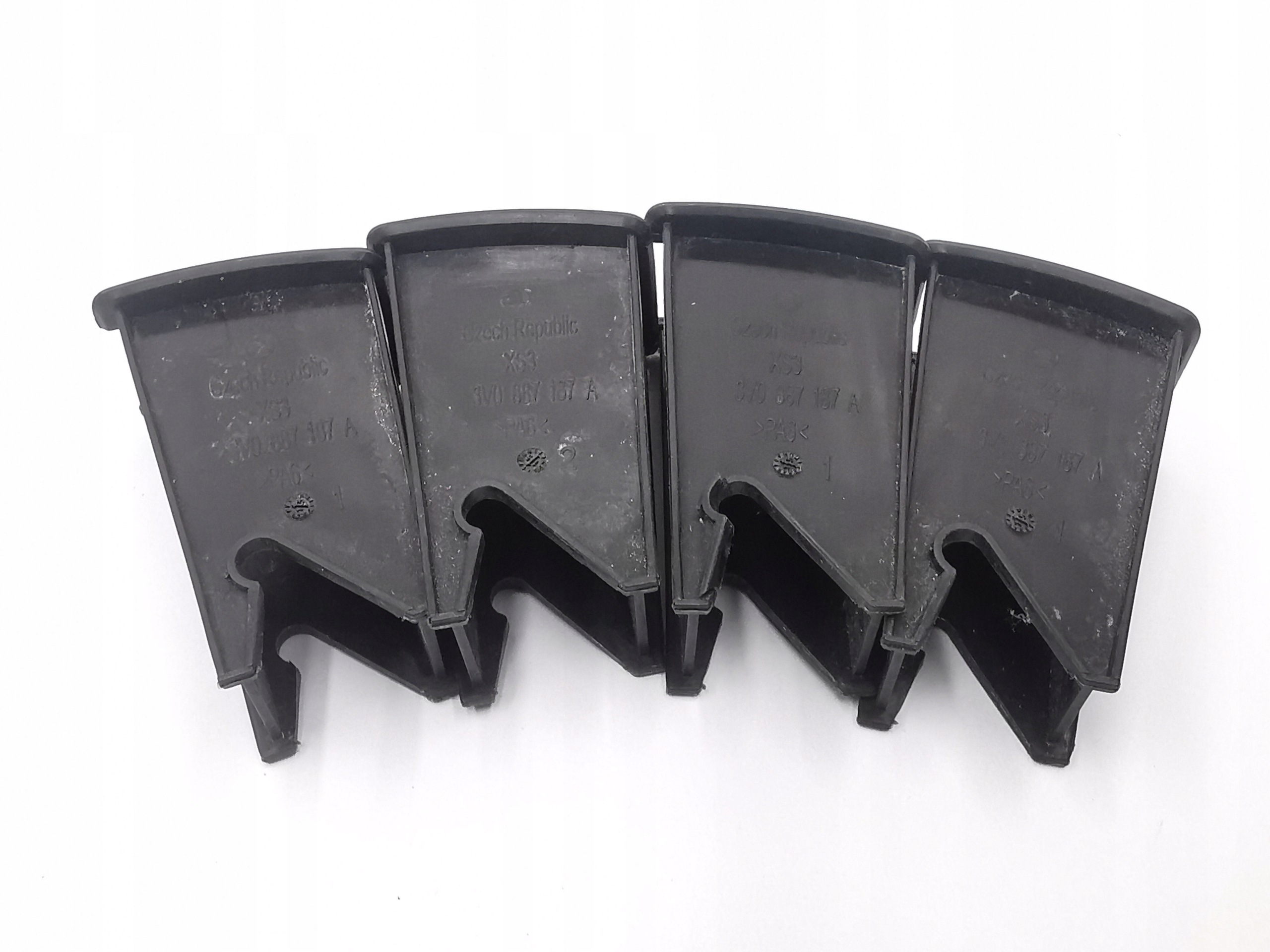 couvre ISOFIX SKODA SUPERB III 3V0887187A komplet 4 pcs