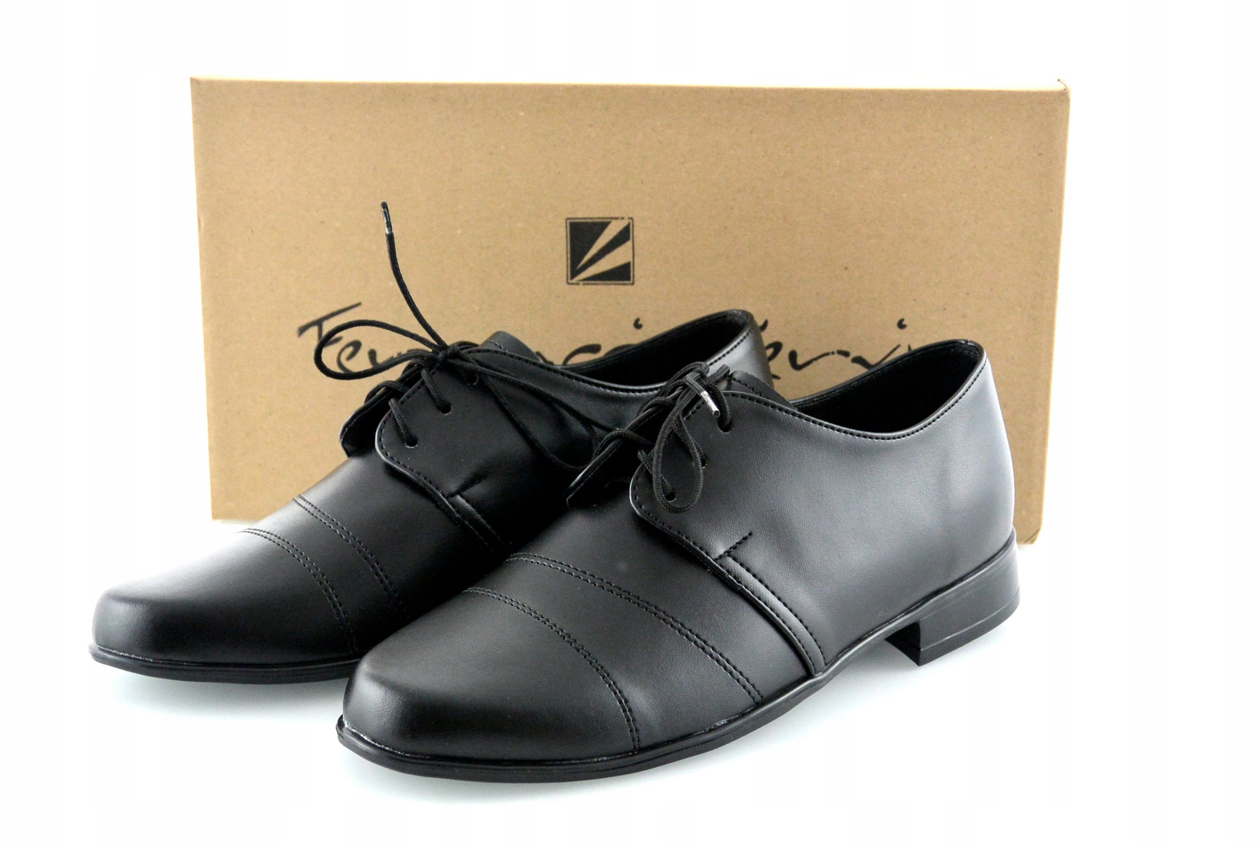 CZARNE WIZYTOWE PÓŁBUTY KOMUNIJNE CHŁOPIĘCE r32 Kolor czarny