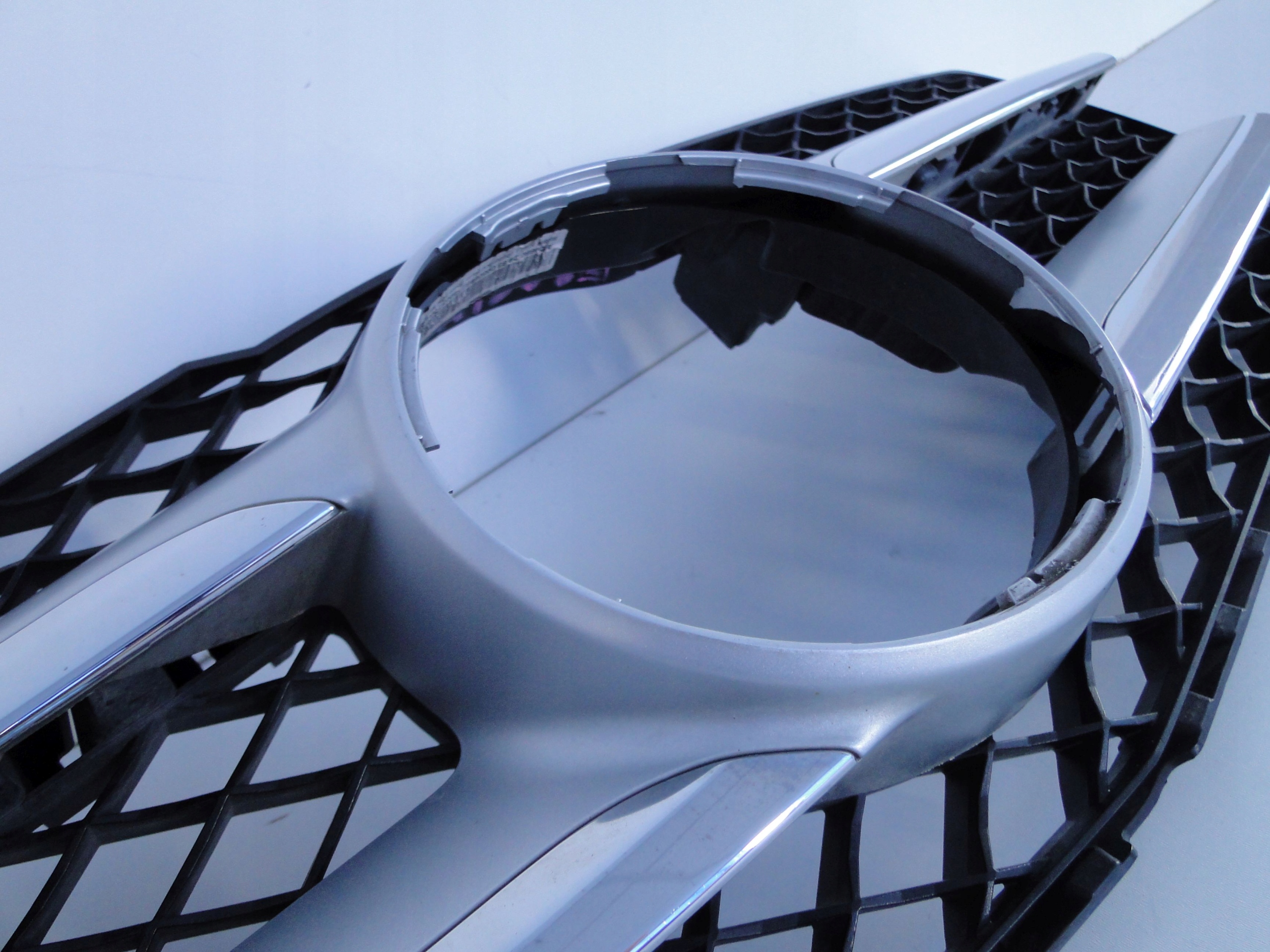 MERCEDES GLK 204 X204 LIFT GRILL ATRAPA BEZ RADARU Strona zabudowy przód