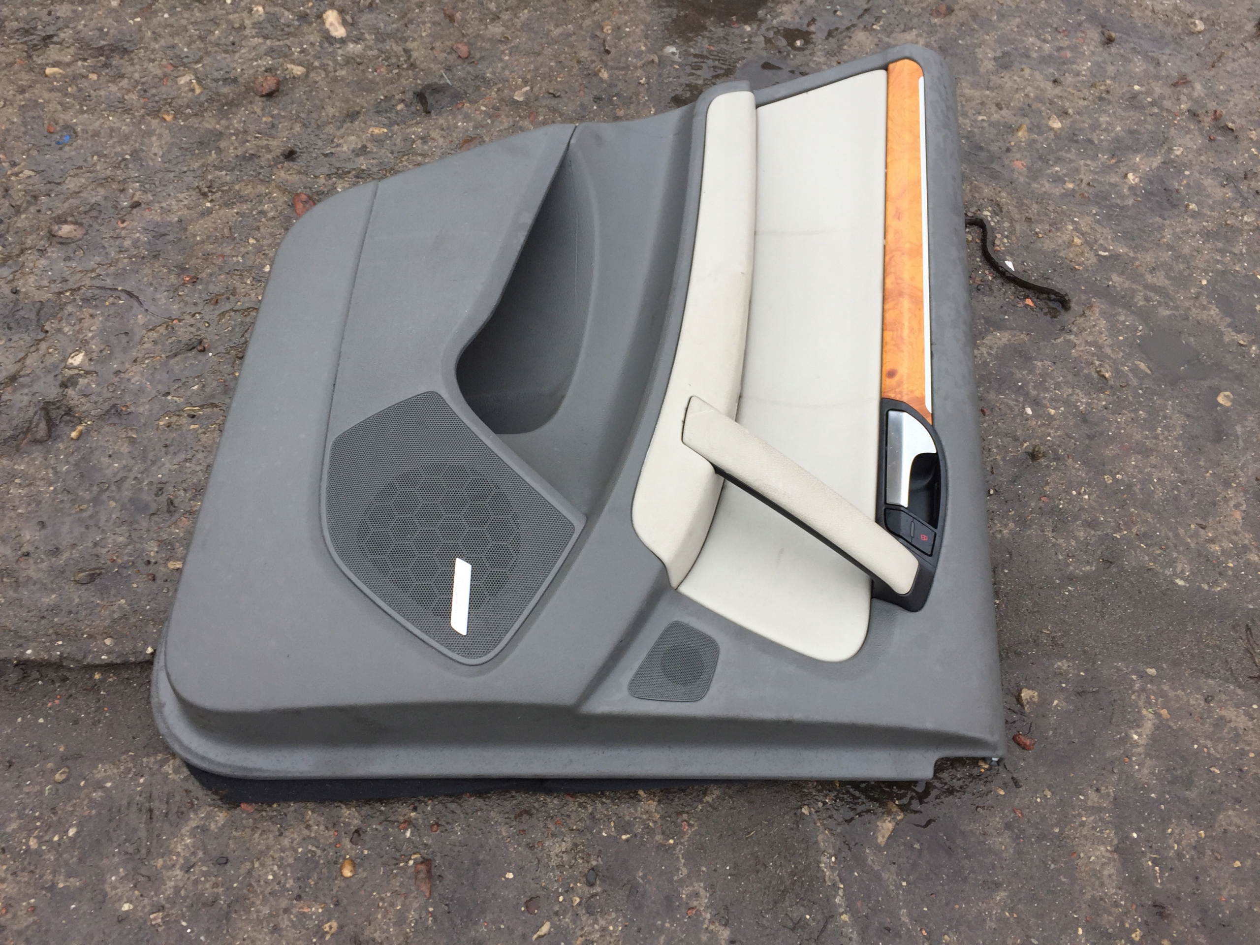 AUDI Q7 4L side door upholstery left rear part BOSE