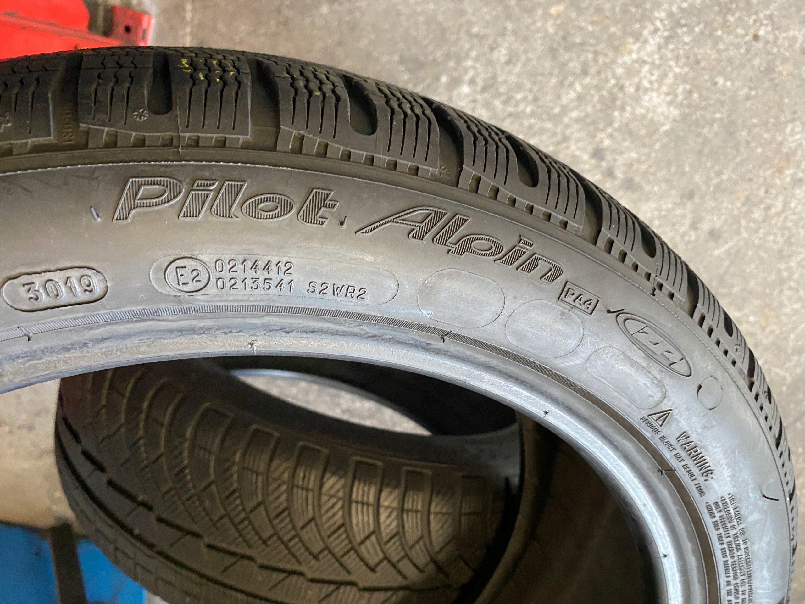 2 tyres winter 225/45R18 Michelin Pilot Alpin 4 PA4 Run Flat