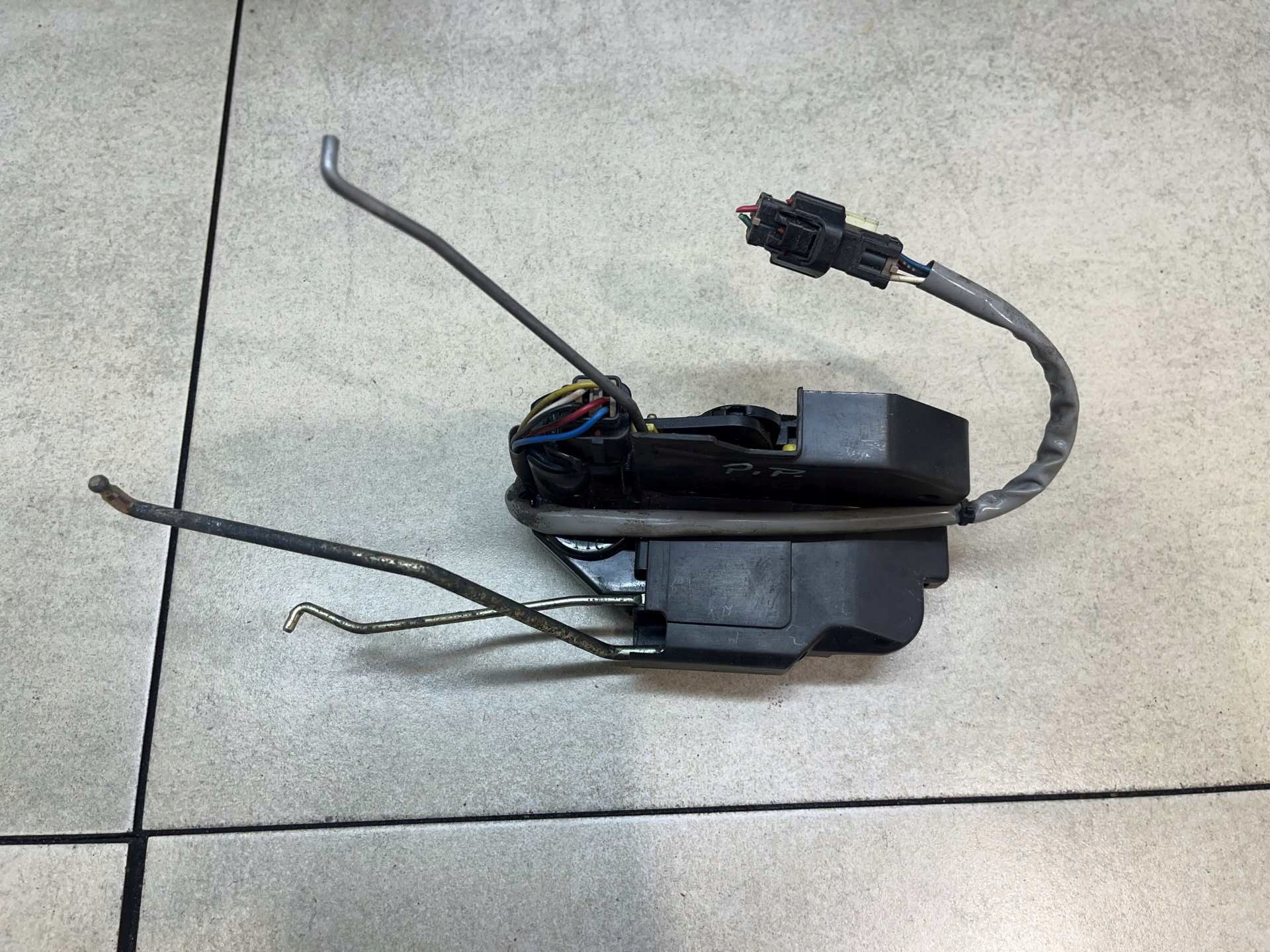 lock door right front 5PIN HYUNDAI GETZ 1.3