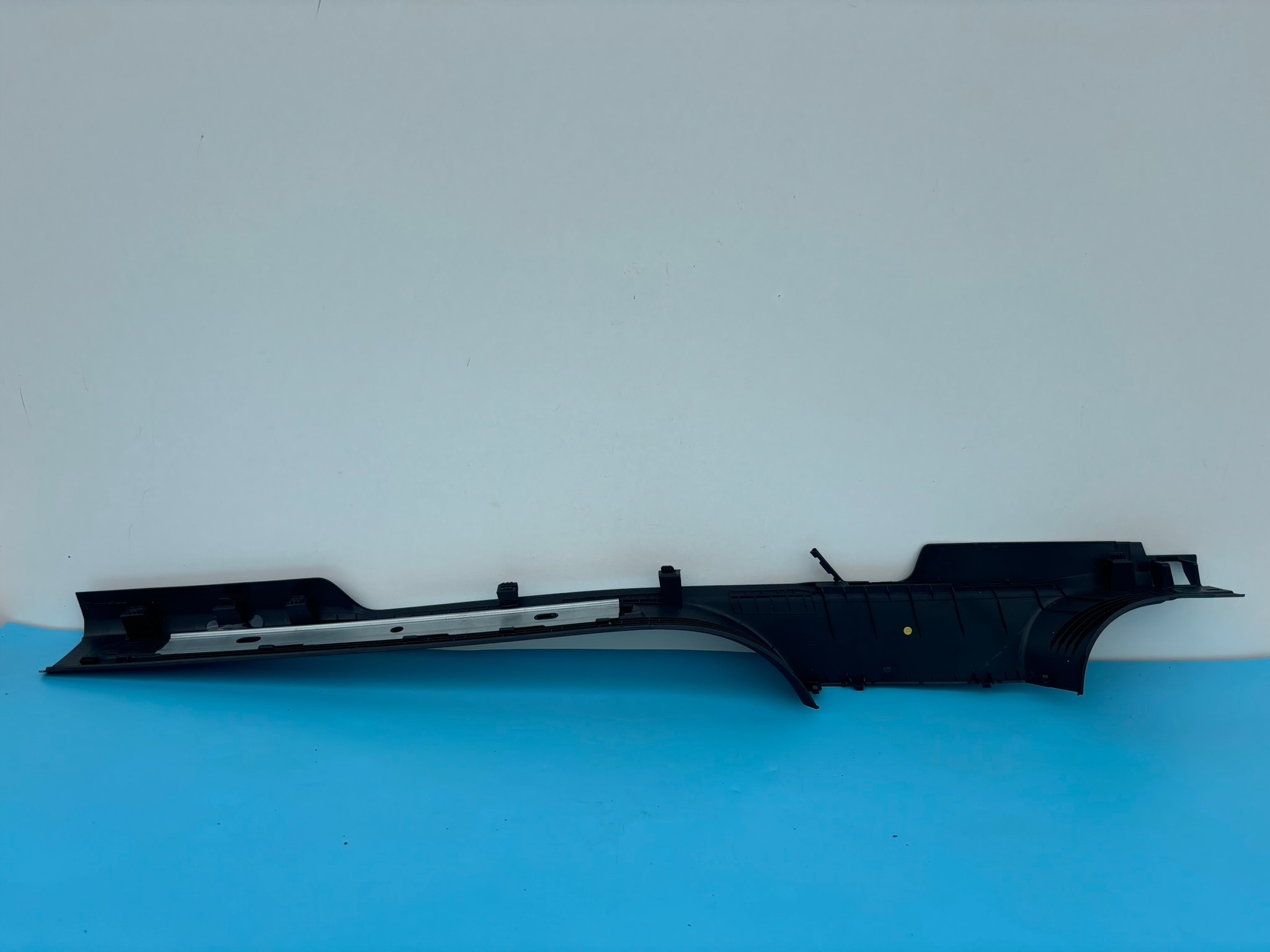 VW TIGUAN 2 II 5NA JOIN right moulding threshold front cap without LED K82/523