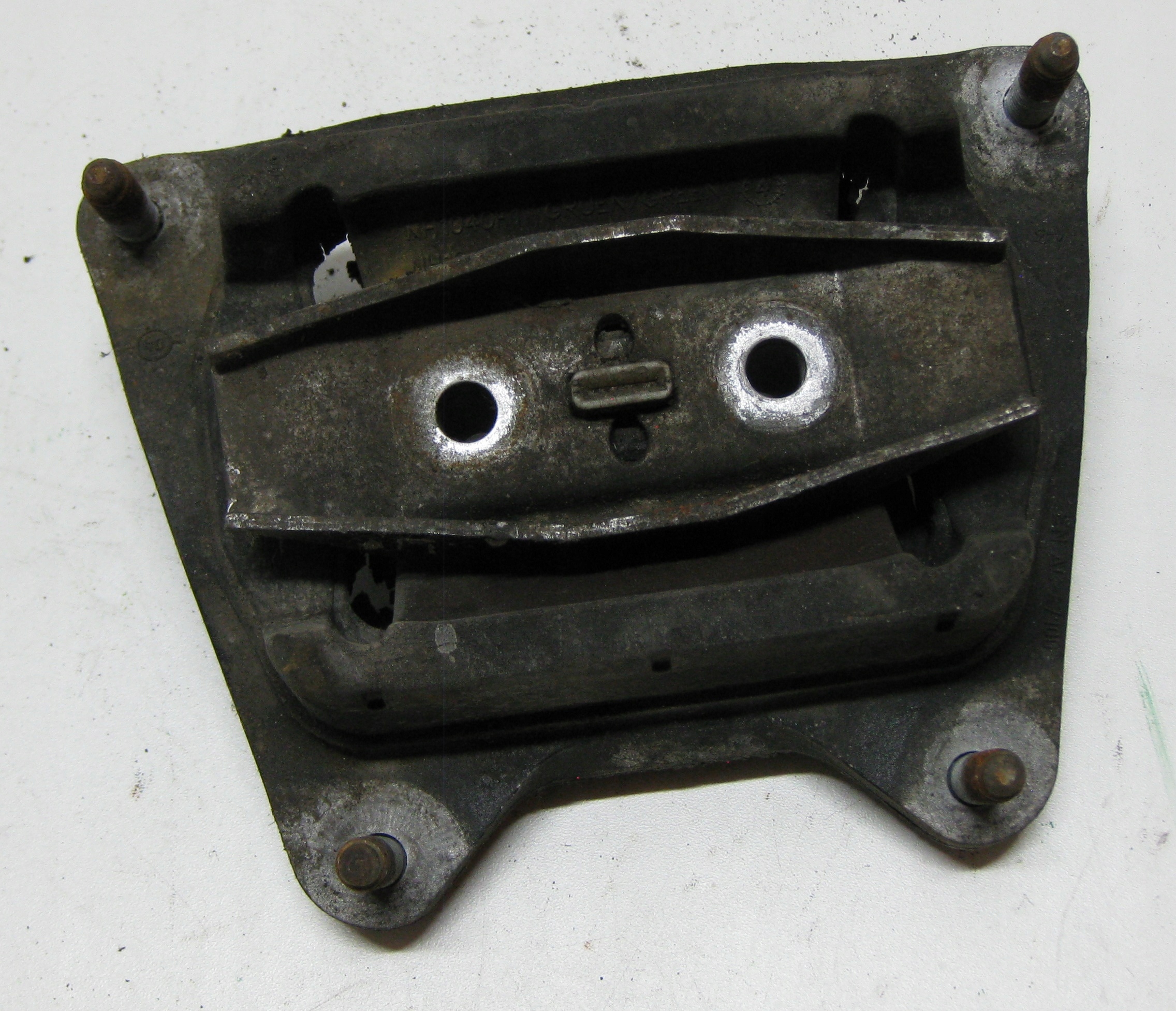 AUDI A6 C6 2.4 6V 05R holder gearbox mount