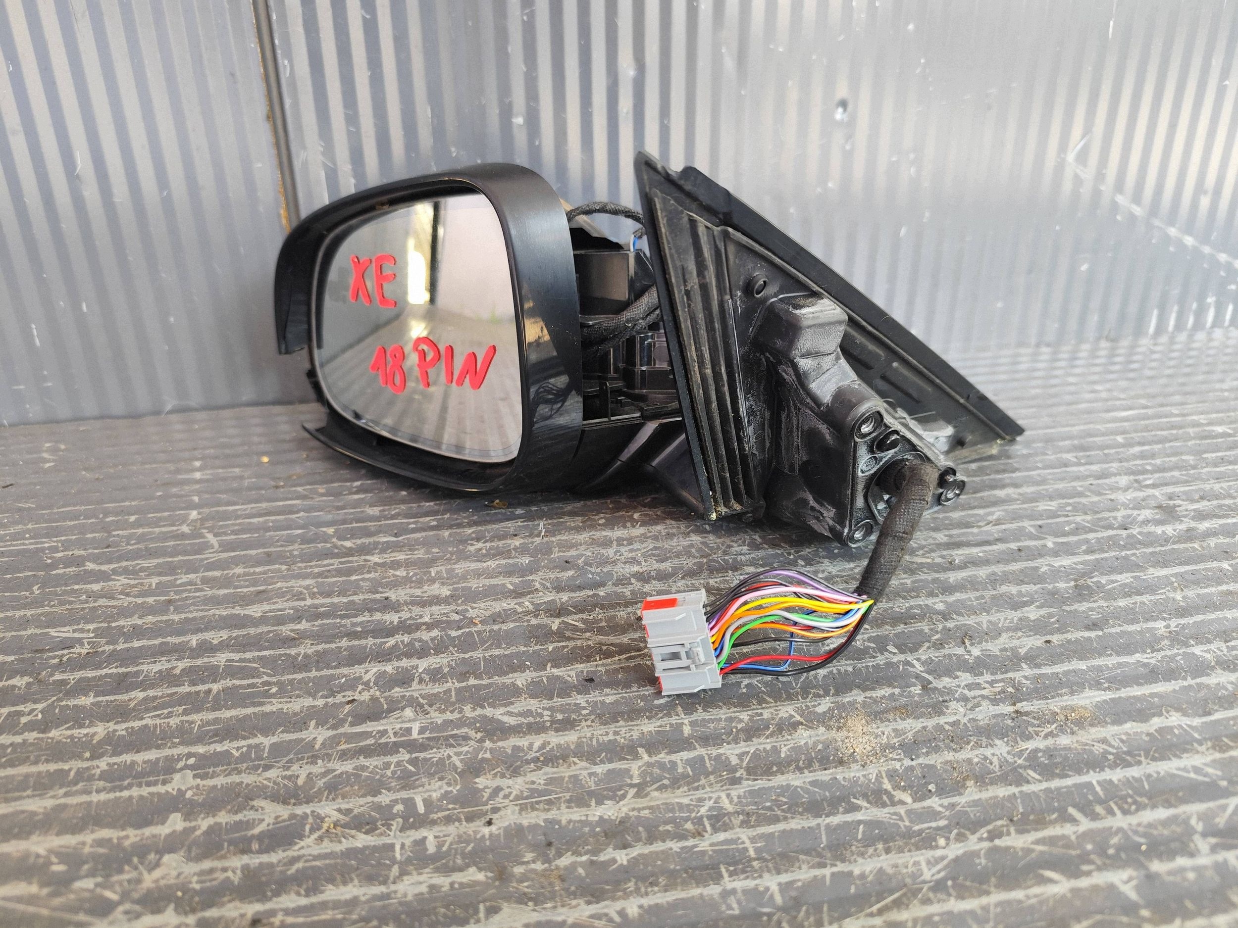 JAGUAR XE 760 mirror left 18 PIN damaged