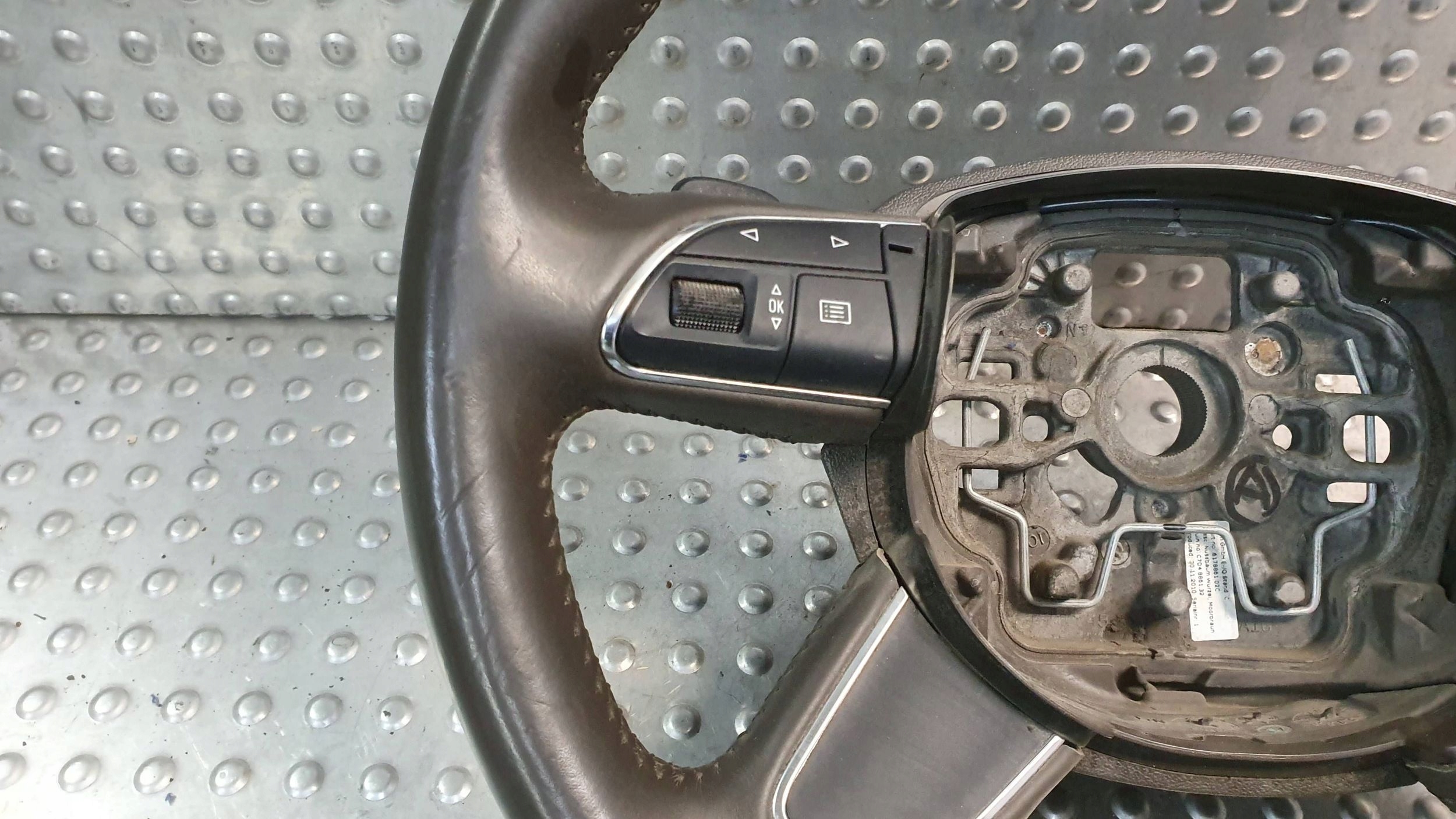 kormány fa bőr MULTIFUNKCJA AUDI A8 D4 09- 4H0419091AD