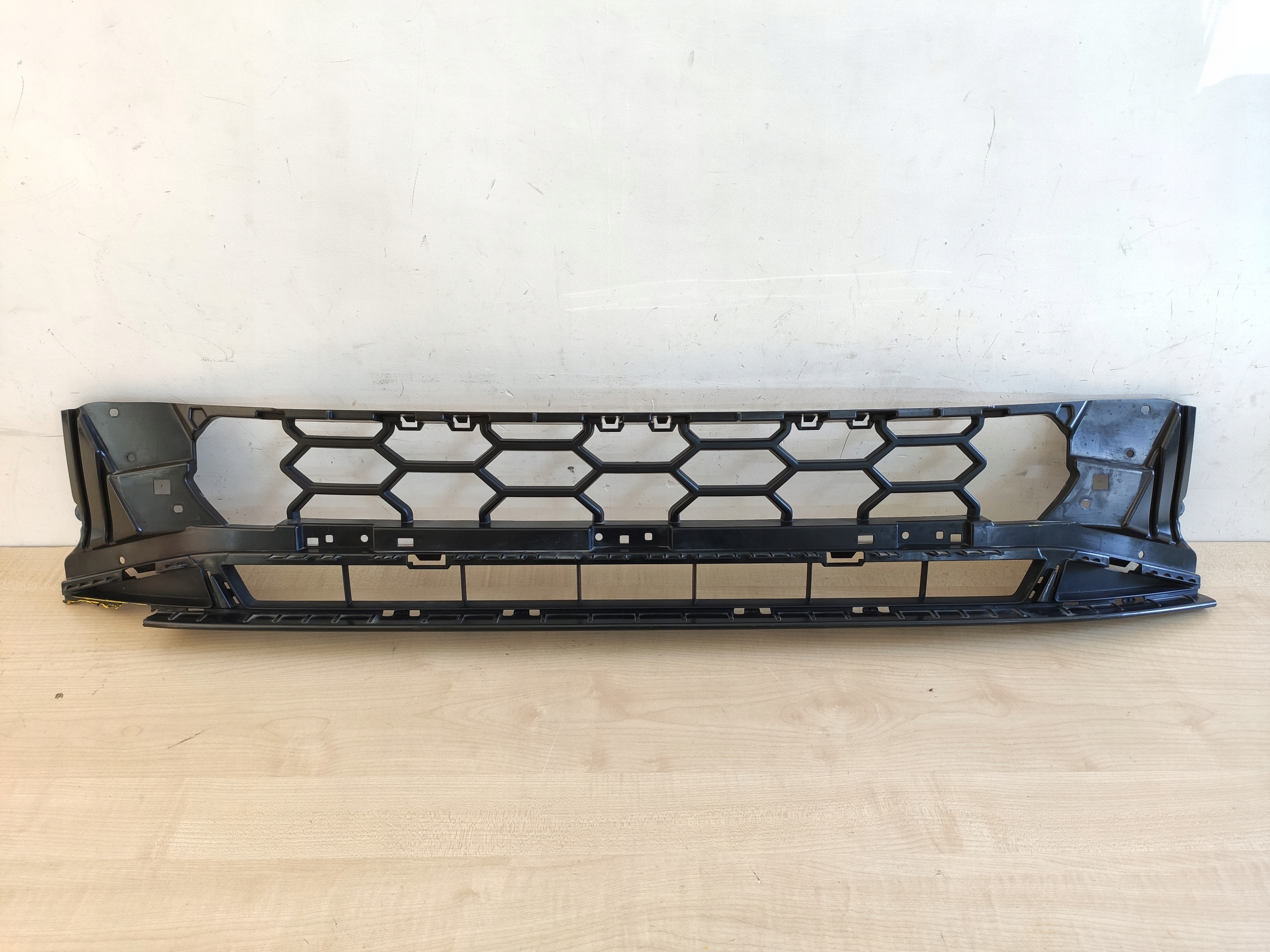 AUDI A4 B9 S-Line решітка бампера 8w0807683f