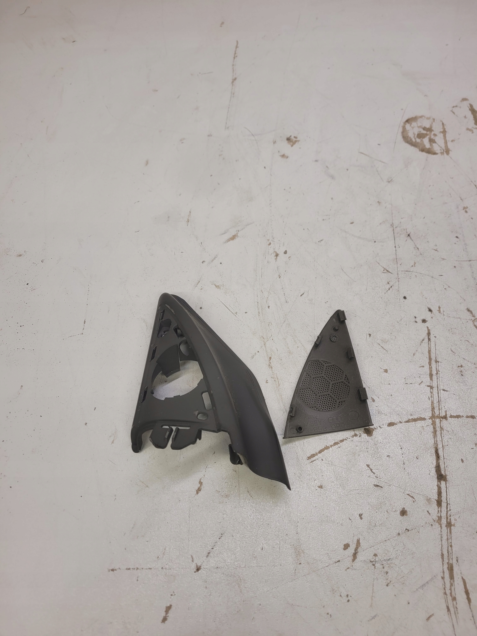 covering door AUDI A4 B6 CABRIO left 8H0868647