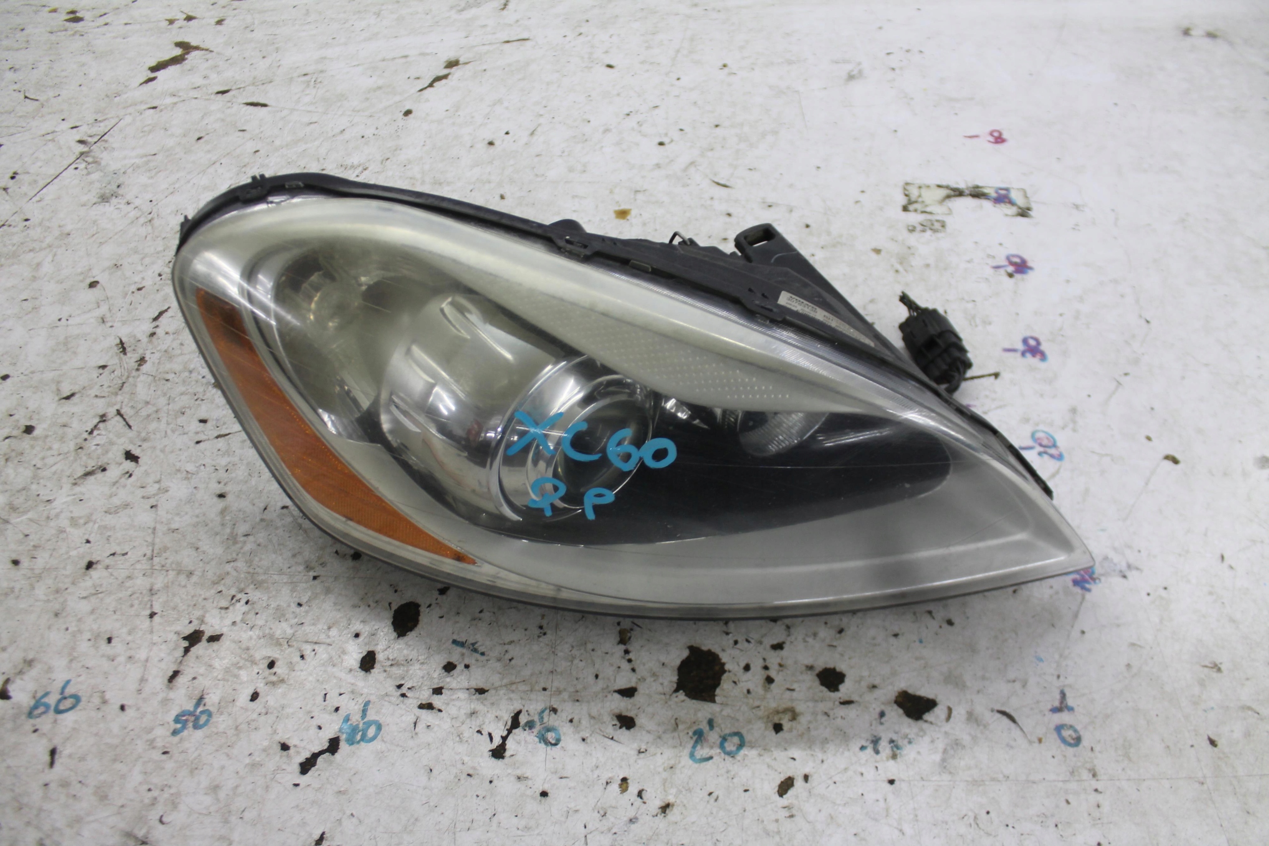 light right front front XENON 30763138 VOLVO XC60 and 08-13 UK