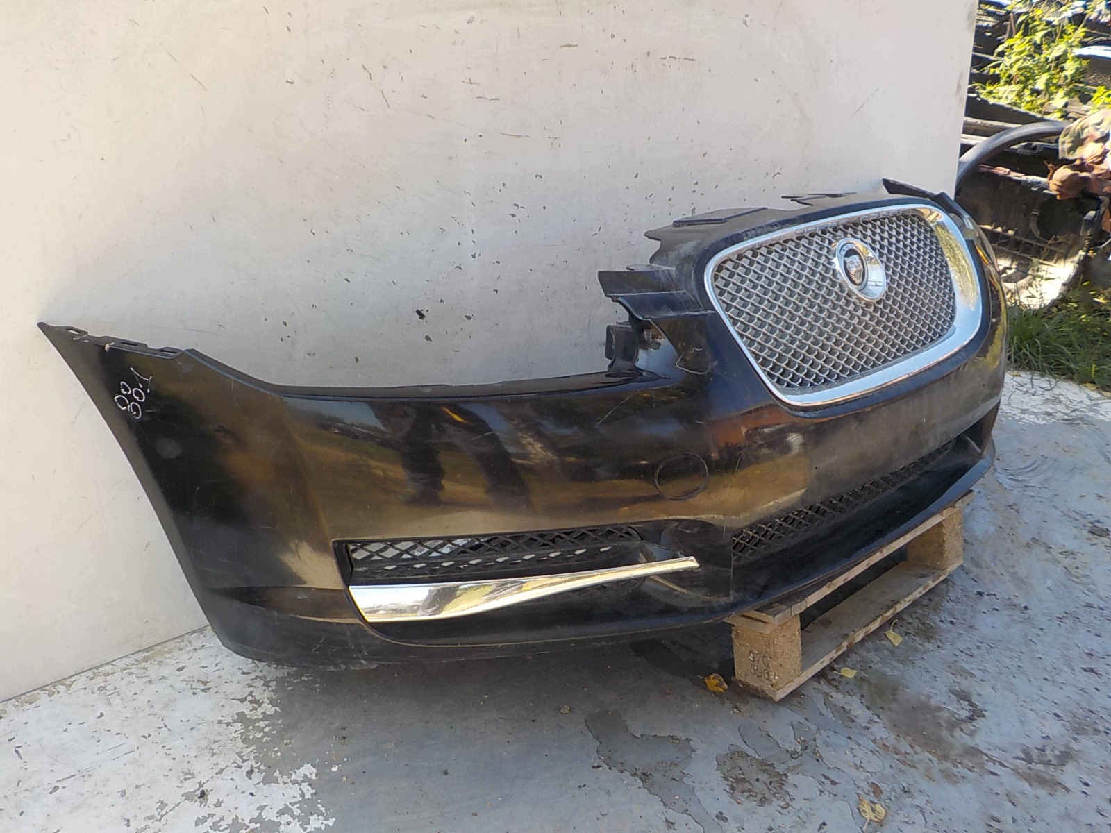 881 JAGUAR XF X250 bumper front front