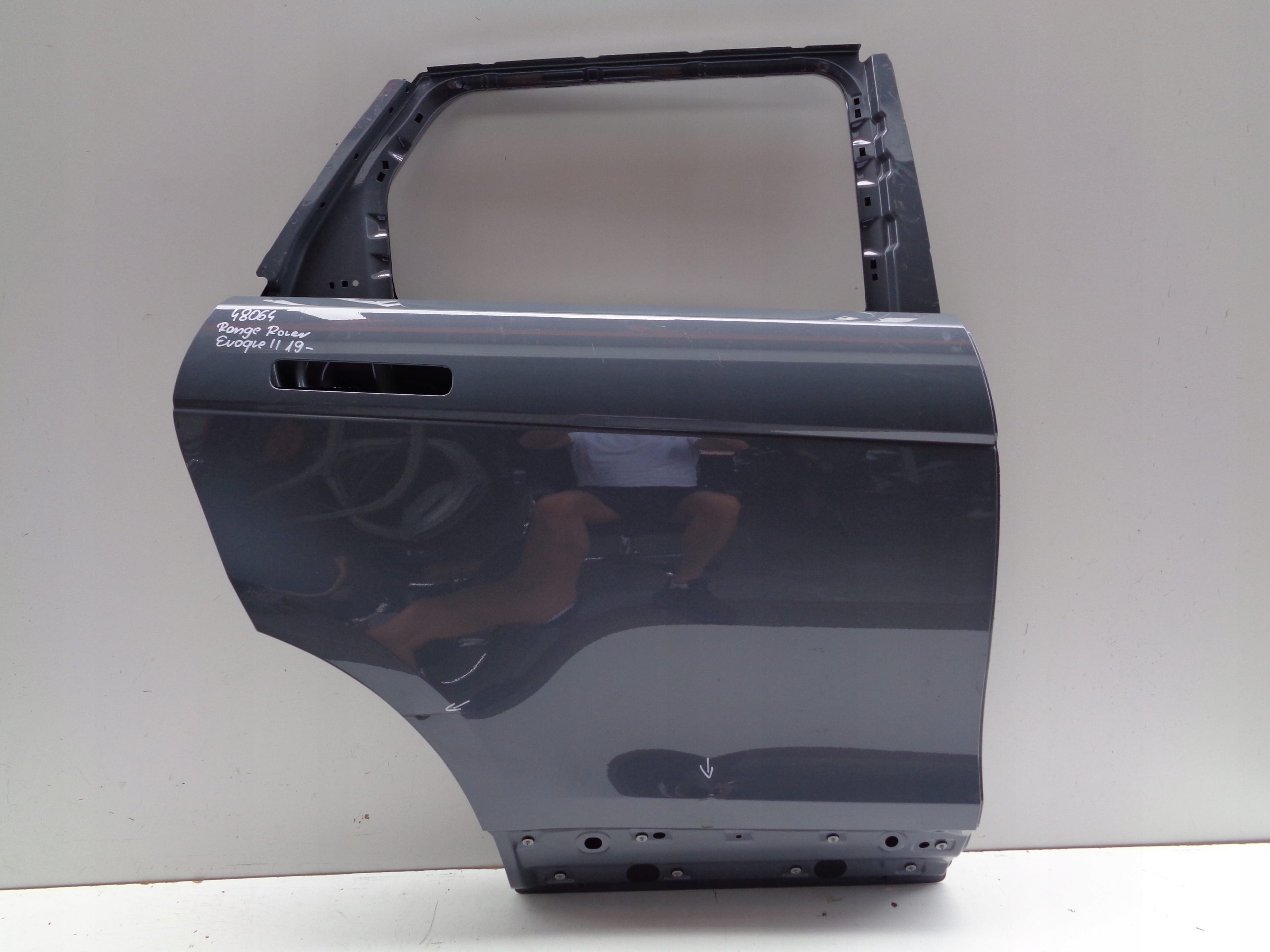 door right rear. RANGE ROVER EVOQUE II 19- NR 48064