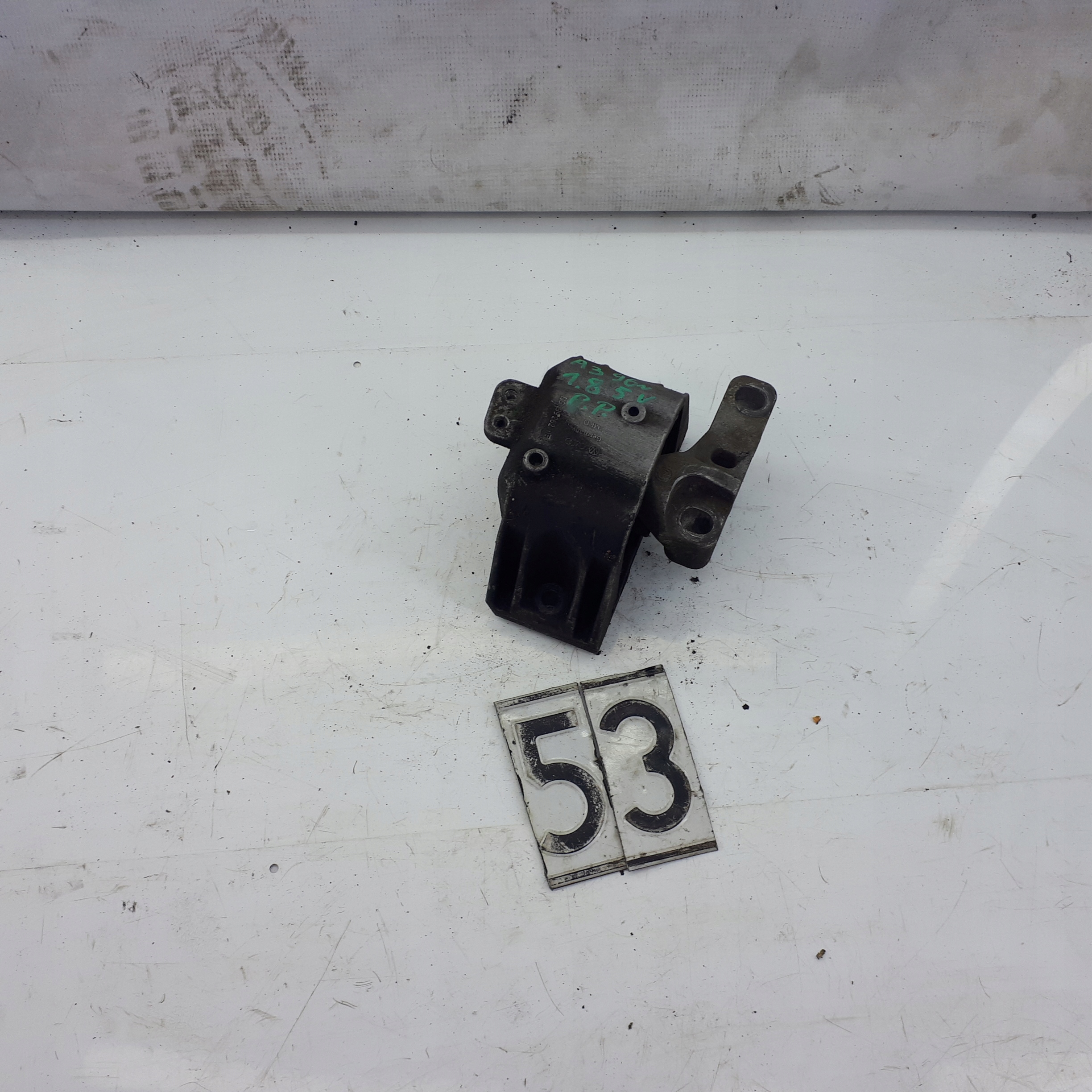 AUDI A3 8L 1.8 PODUSZKA SILNIKA 1J0199262