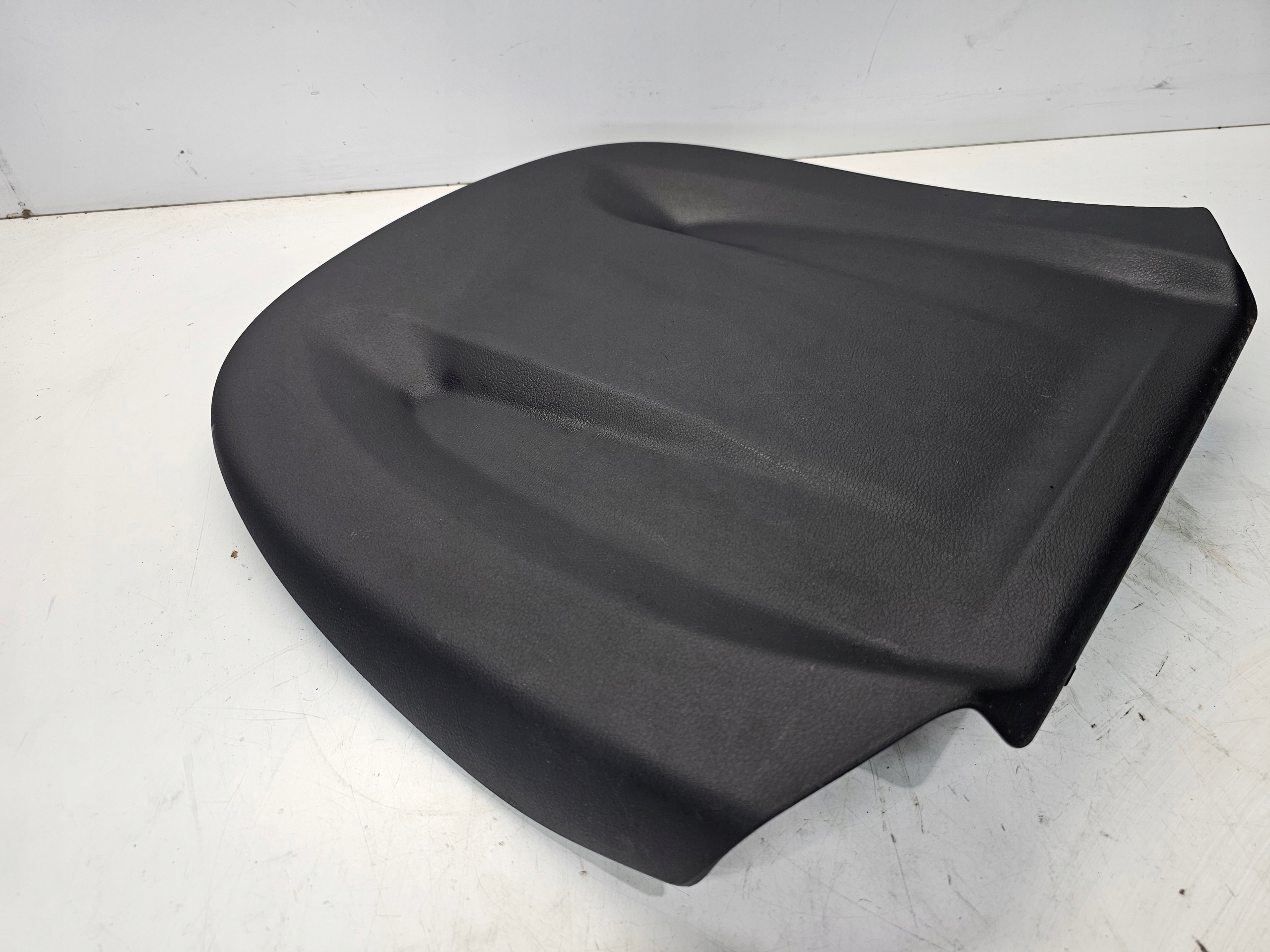 fedél hátso üllés AUDI A3 8V 8V0881969 cierna