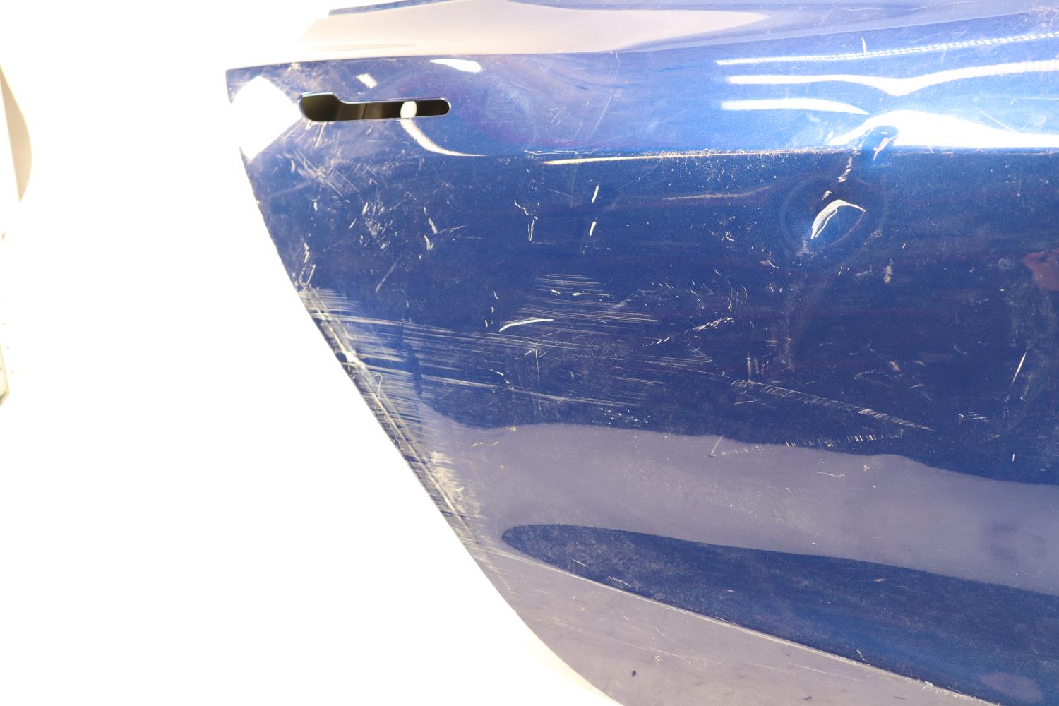 TESLA MODEL 3 DRZWI PRAWE TYLNE 1081440-E0-C Producent części Tesla