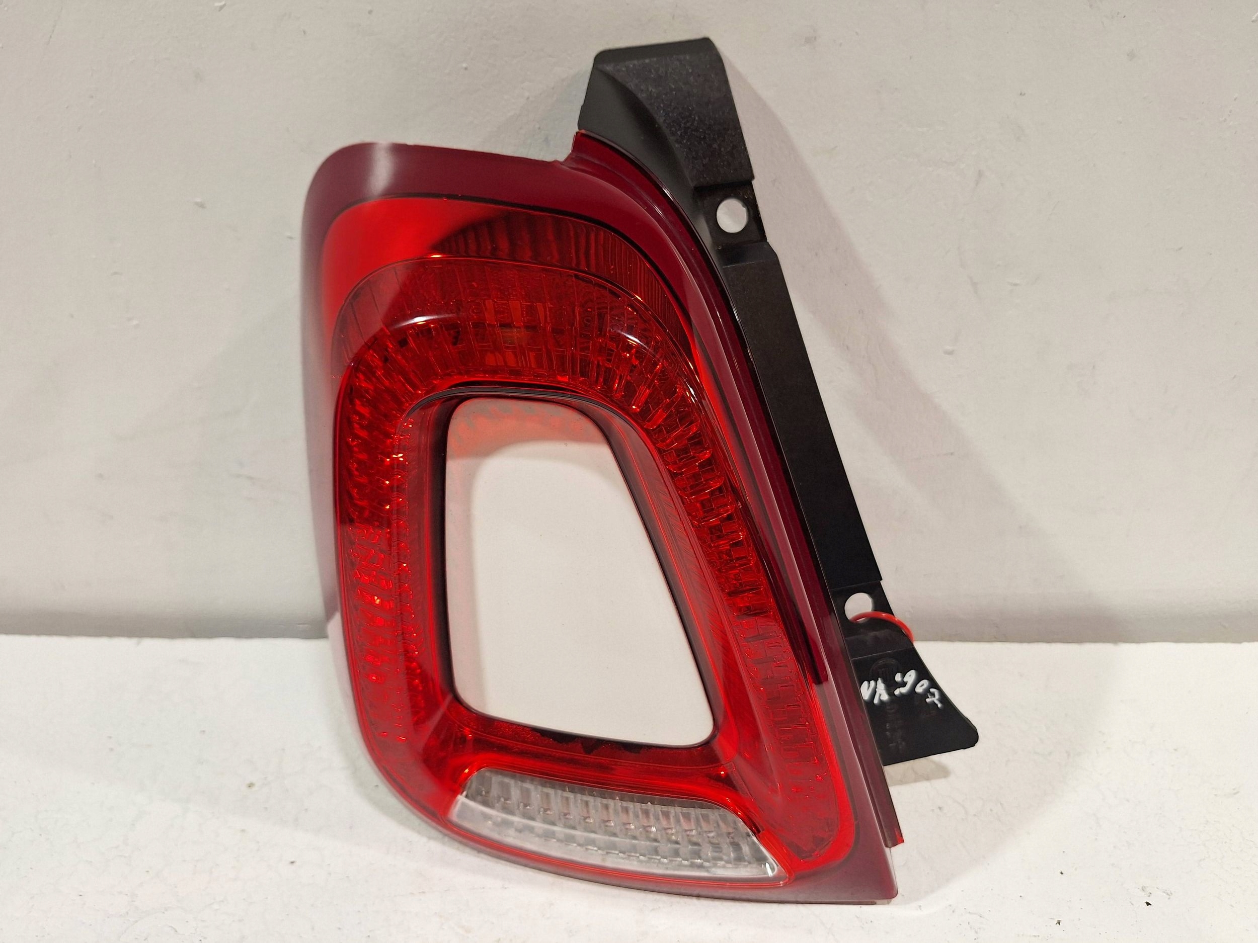 LAMPA TYŁ LEWA 81599002 FIAT 500 LIFT 15-