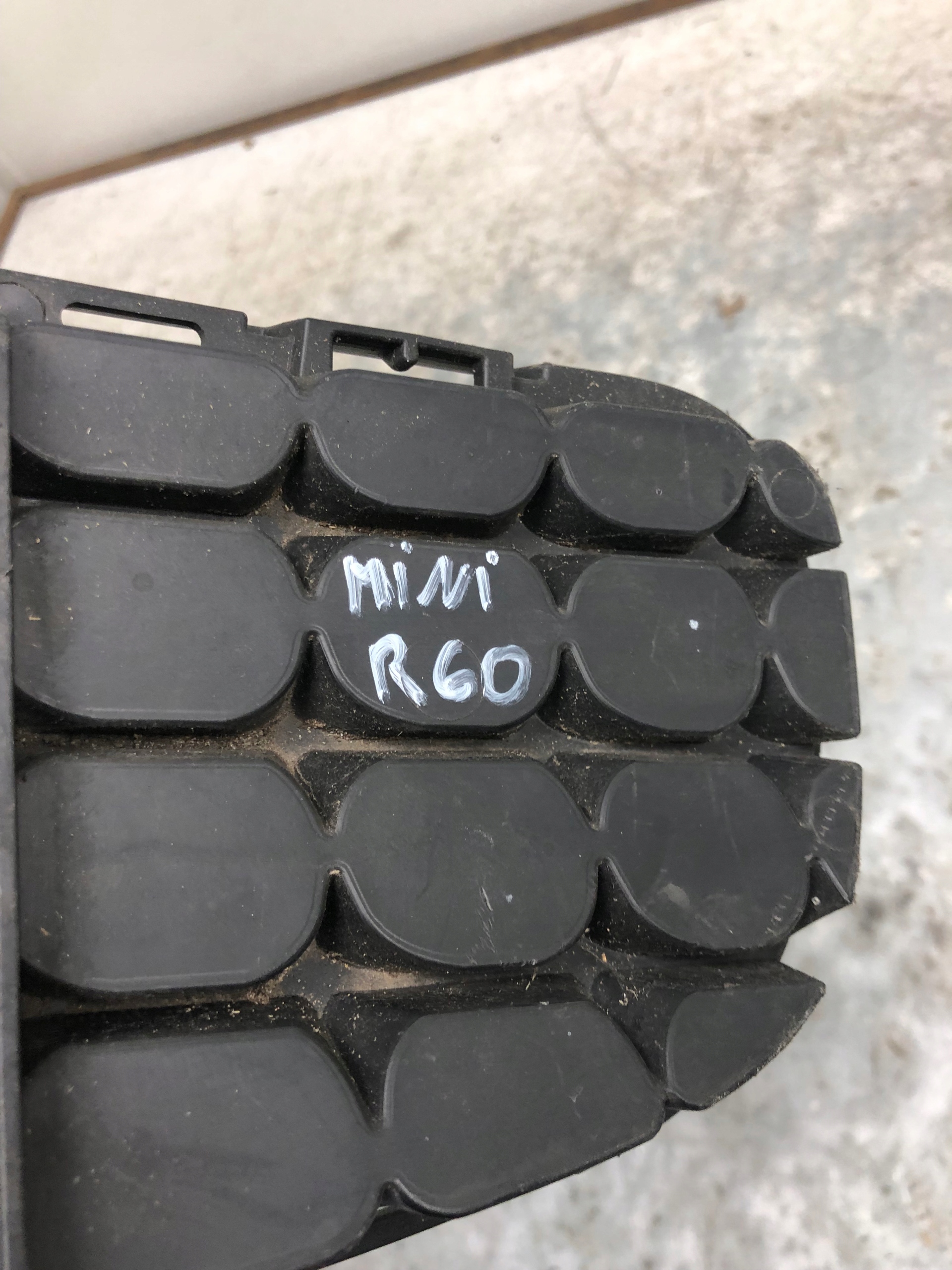 grid of a bumper central MINI R60 51119801918
